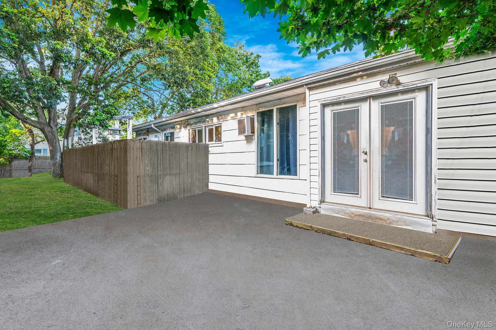 #8 photo, 322 N Dunton Avenue, East Patchogue , NY 11772