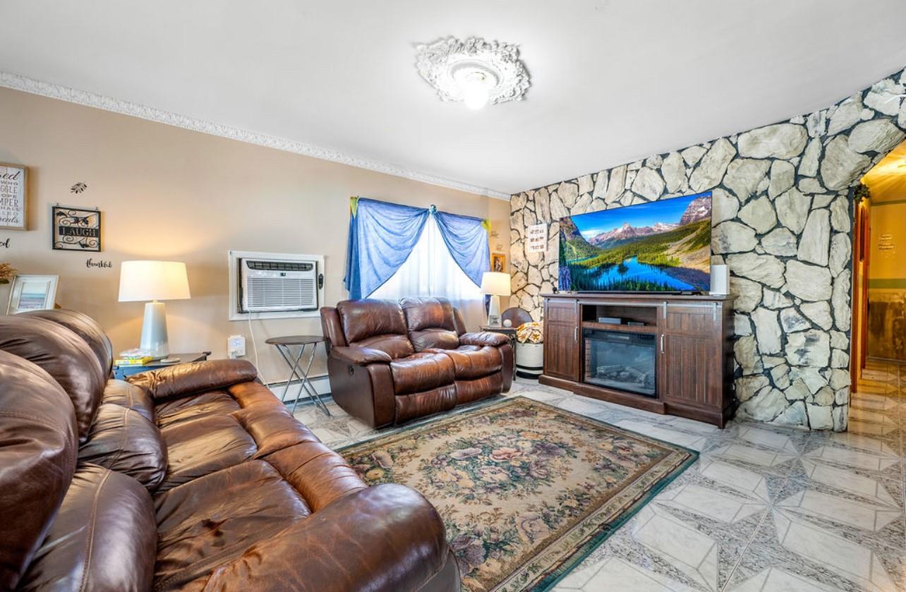 #7 photo, 164-43 96th Street, Howard Beach , NY 11414