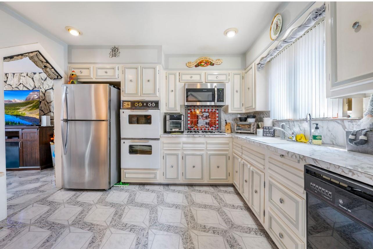 #9 photo, 164-43 96th Street, Howard Beach , NY 11414