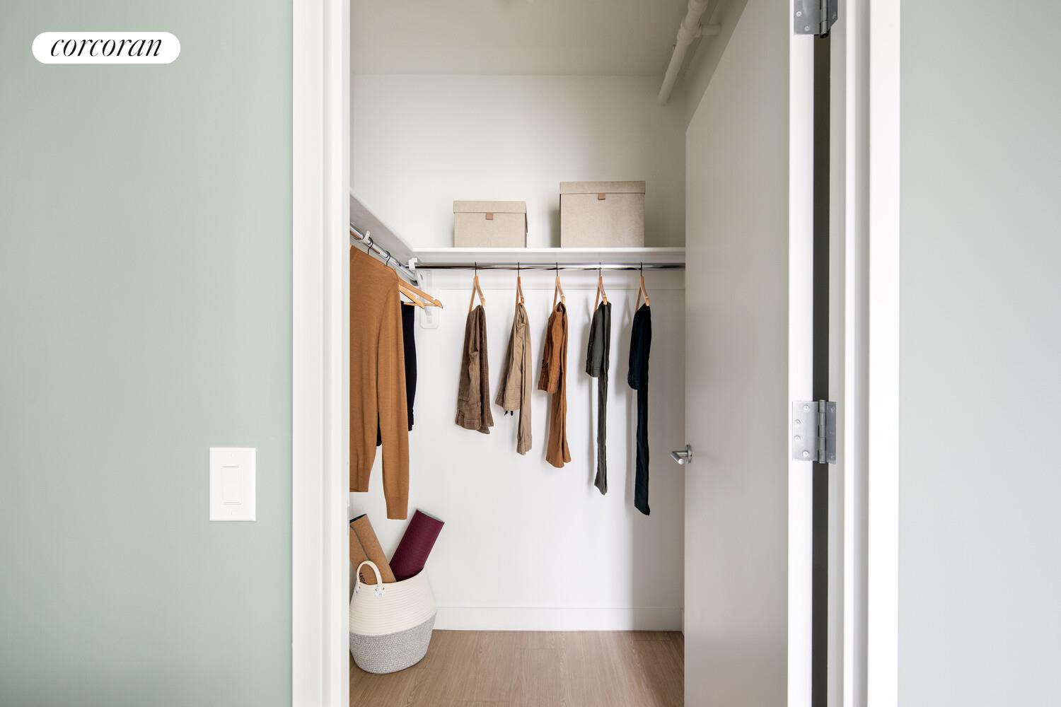 #10 photo, Astoria, كوينز Astoria , NY 11102