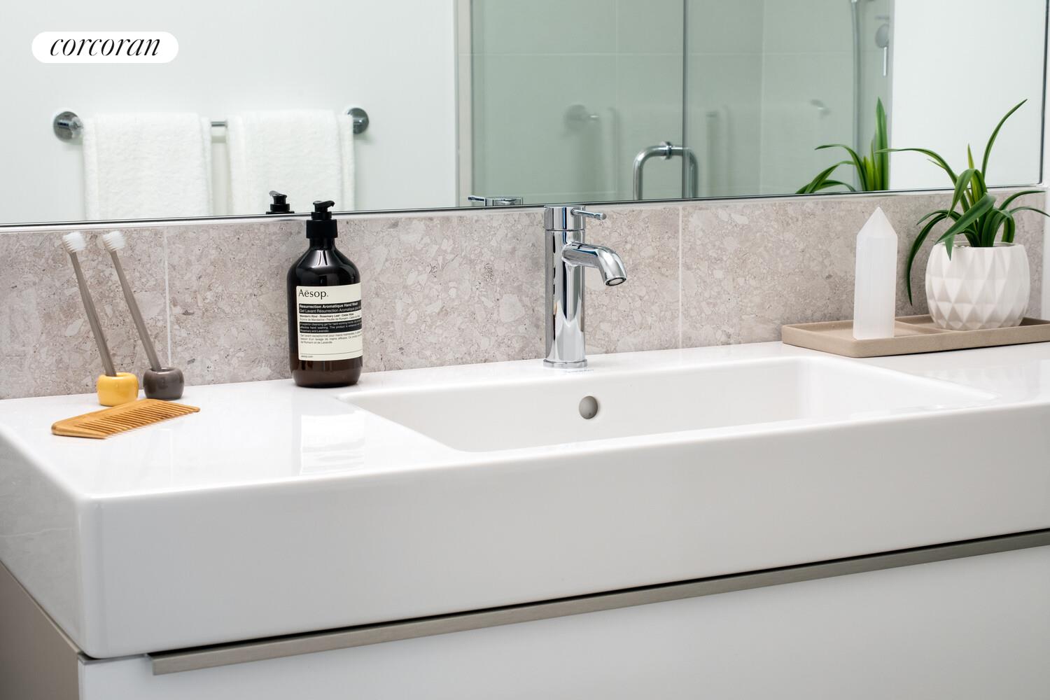 #12 photo, Astoria, كوينز Astoria , NY 11102