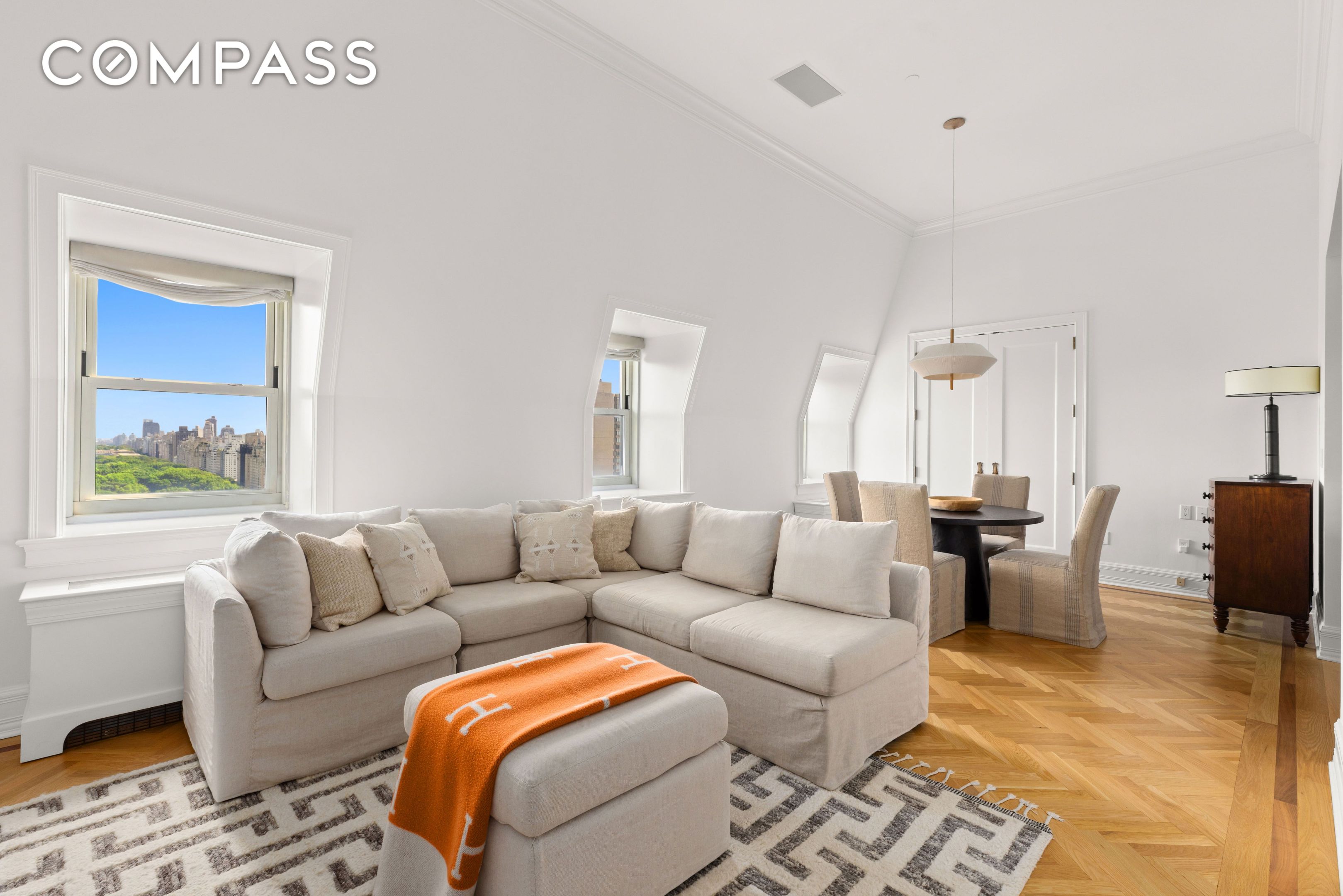 #3 photo, 1 Central Park S, マンハッタン Central Park South , NY 10019