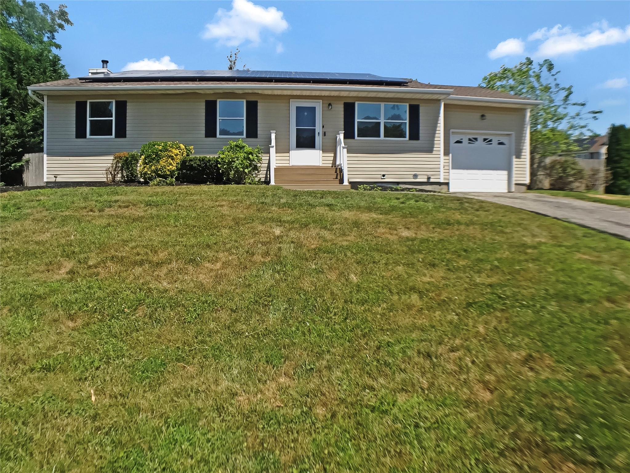 #1 photo, 79 Meadow Court, 東長島 Brookhaven , NY 11949