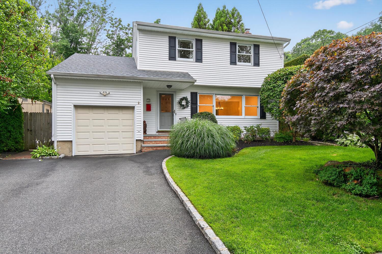 #1 photo, 1A Briarwood Drive, 東長島 亨廷顿 Huntington , NY 11743