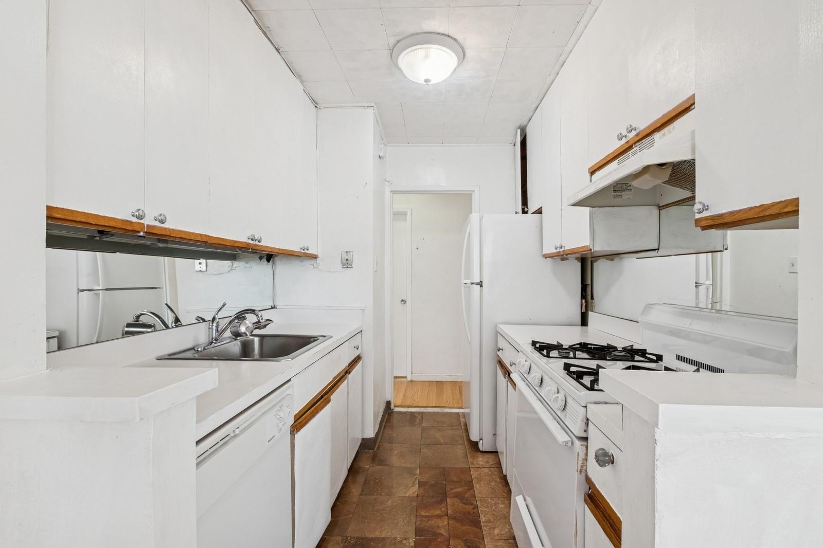 #11 photo, 10230 66 Road, クイーンズ区 Forest Hills , NY 11375