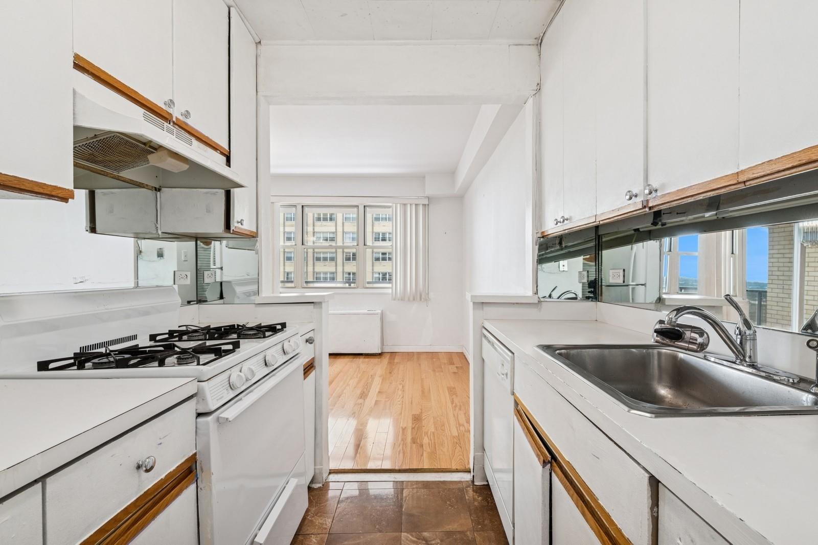 #12 photo, 10230 66 Road, クイーンズ区 Forest Hills , NY 11375