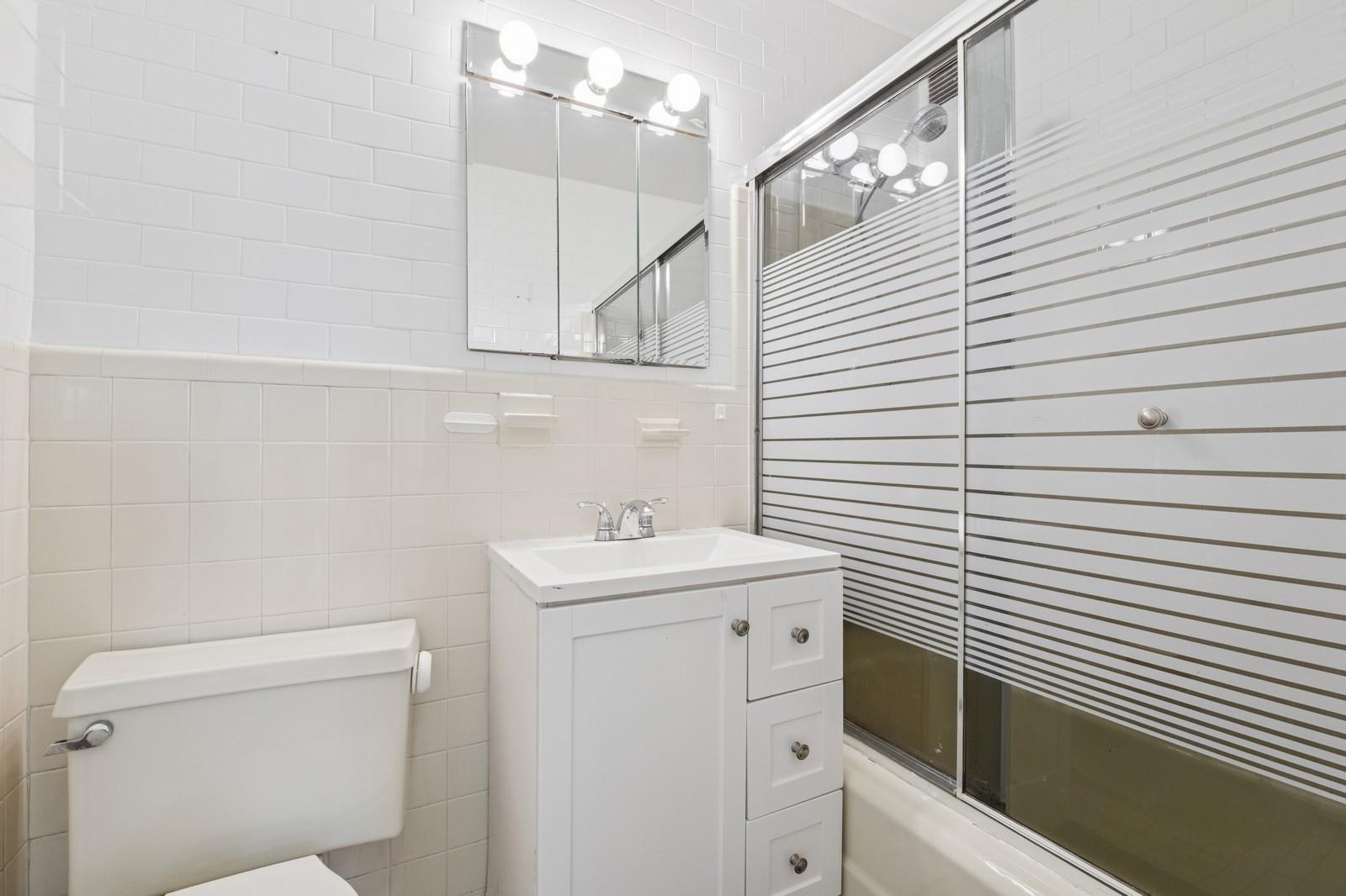 #13 photo, 10230 66 Road, クイーンズ区 Forest Hills , NY 11375