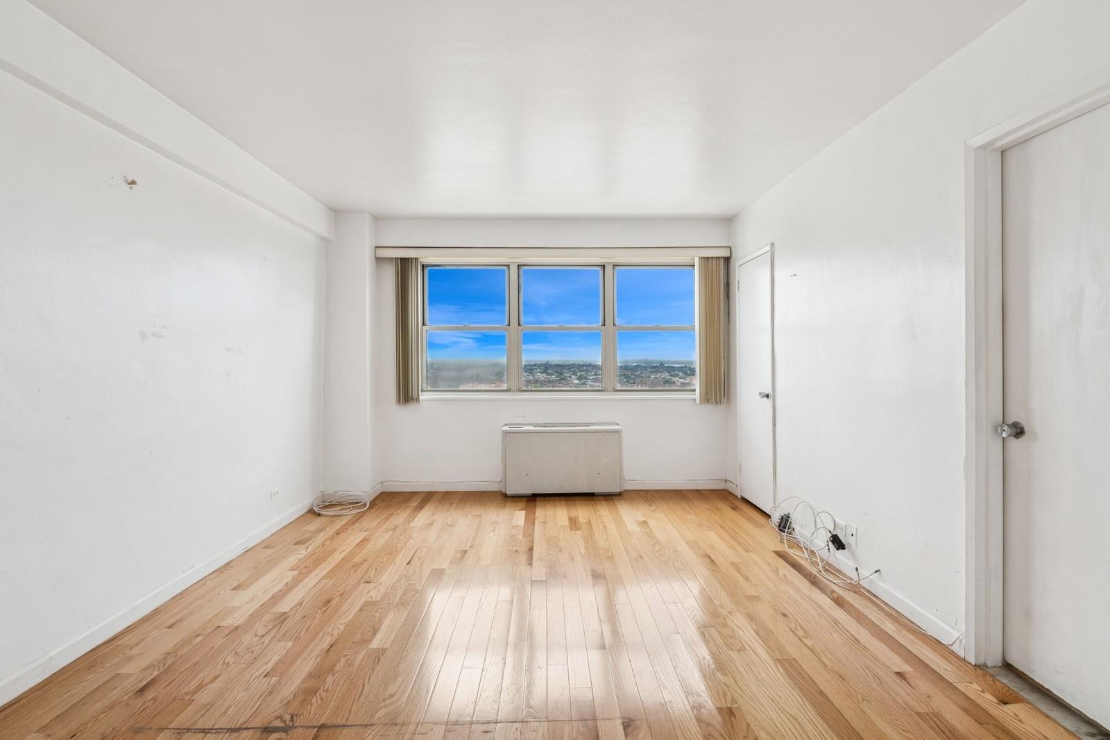 #15 photo, 10230 66 Road, クイーンズ区 Forest Hills , NY 11375