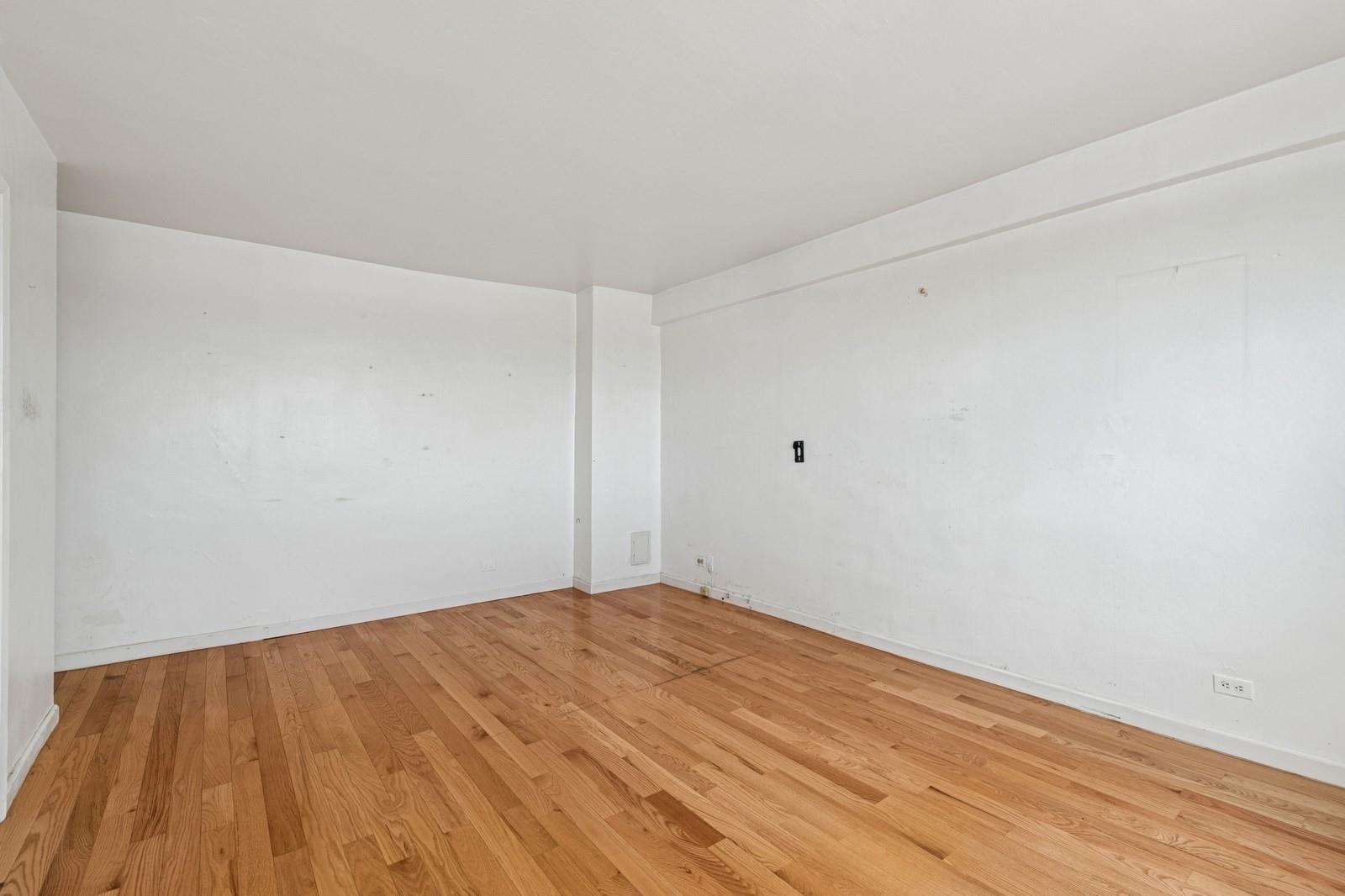#17 photo, 10230 66 Road, クイーンズ区 Forest Hills , NY 11375