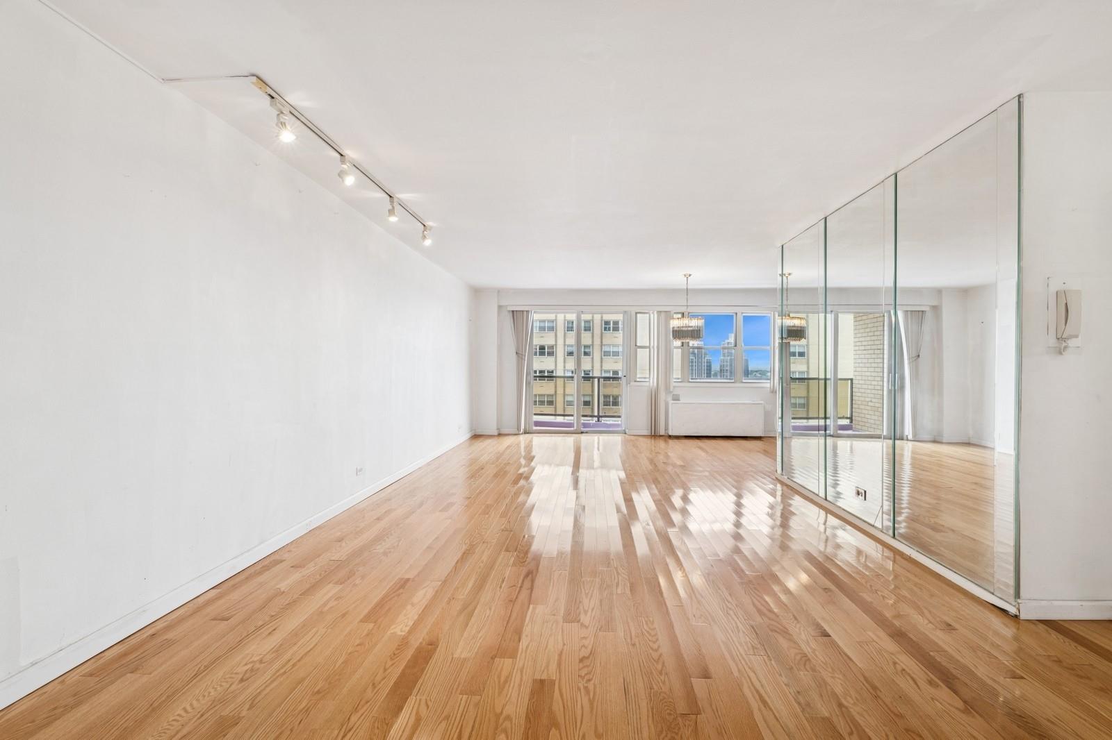 #2 photo, 10230 66 Road, クイーンズ区 Forest Hills , NY 11375