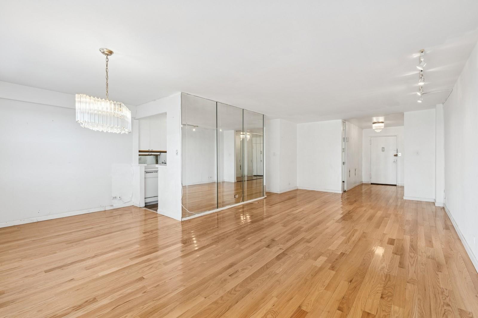 #7 photo, 10230 66 Road, クイーンズ区 Forest Hills , NY 11375