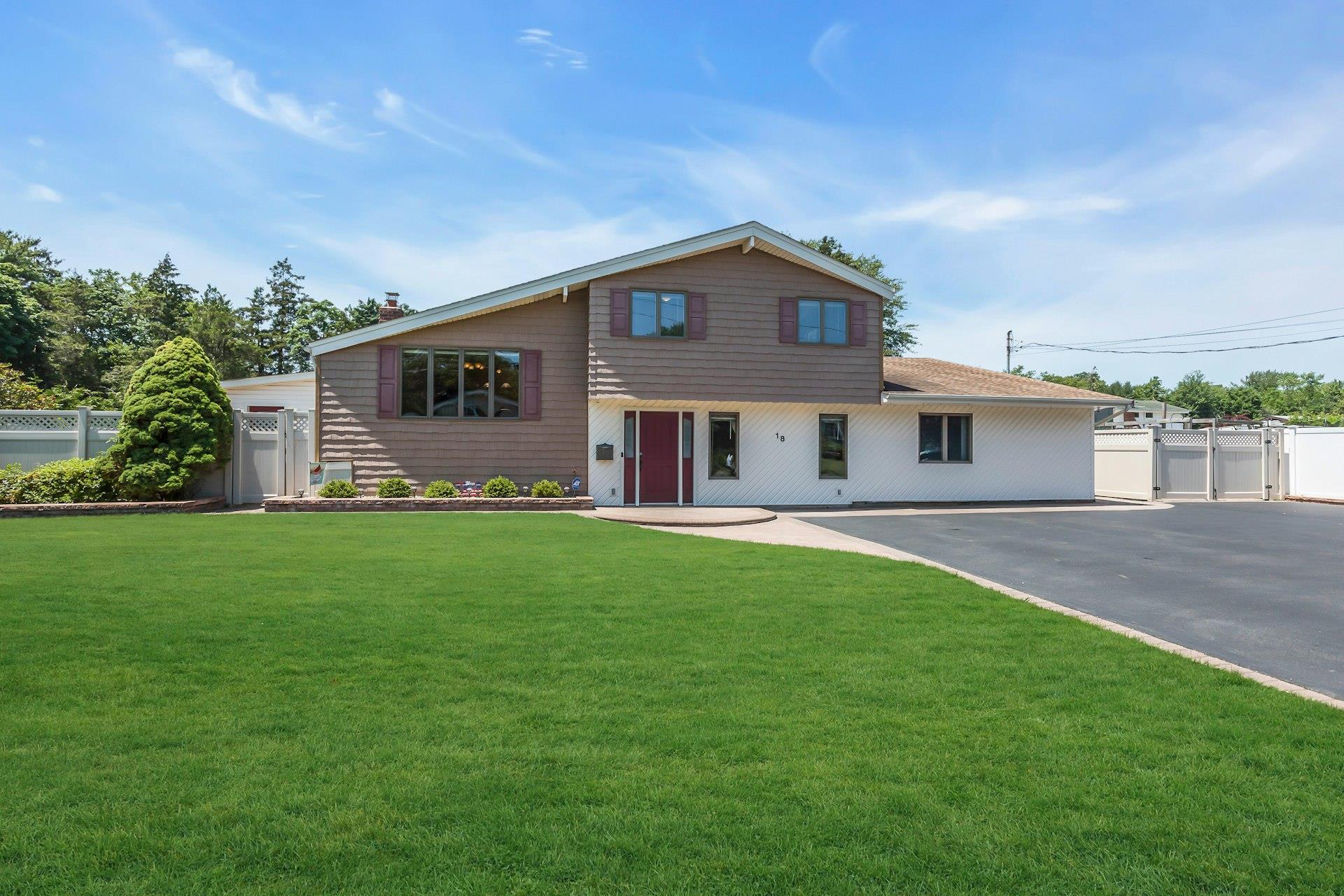 #1 photo, 18 Cloverdale Drive, Oakdale , NY 11769