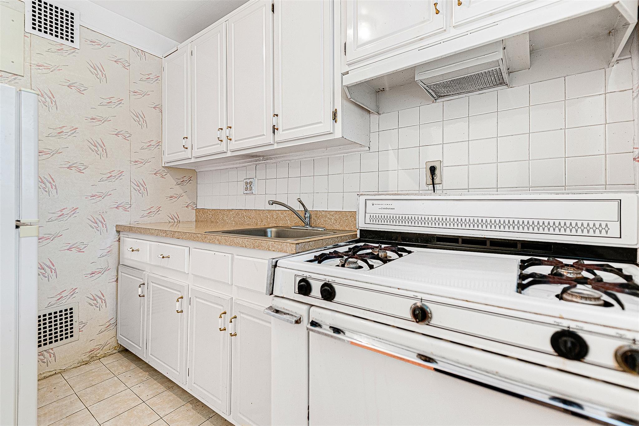 #6 photo, 97-37 63rd Road, Rego Park , NY 11374