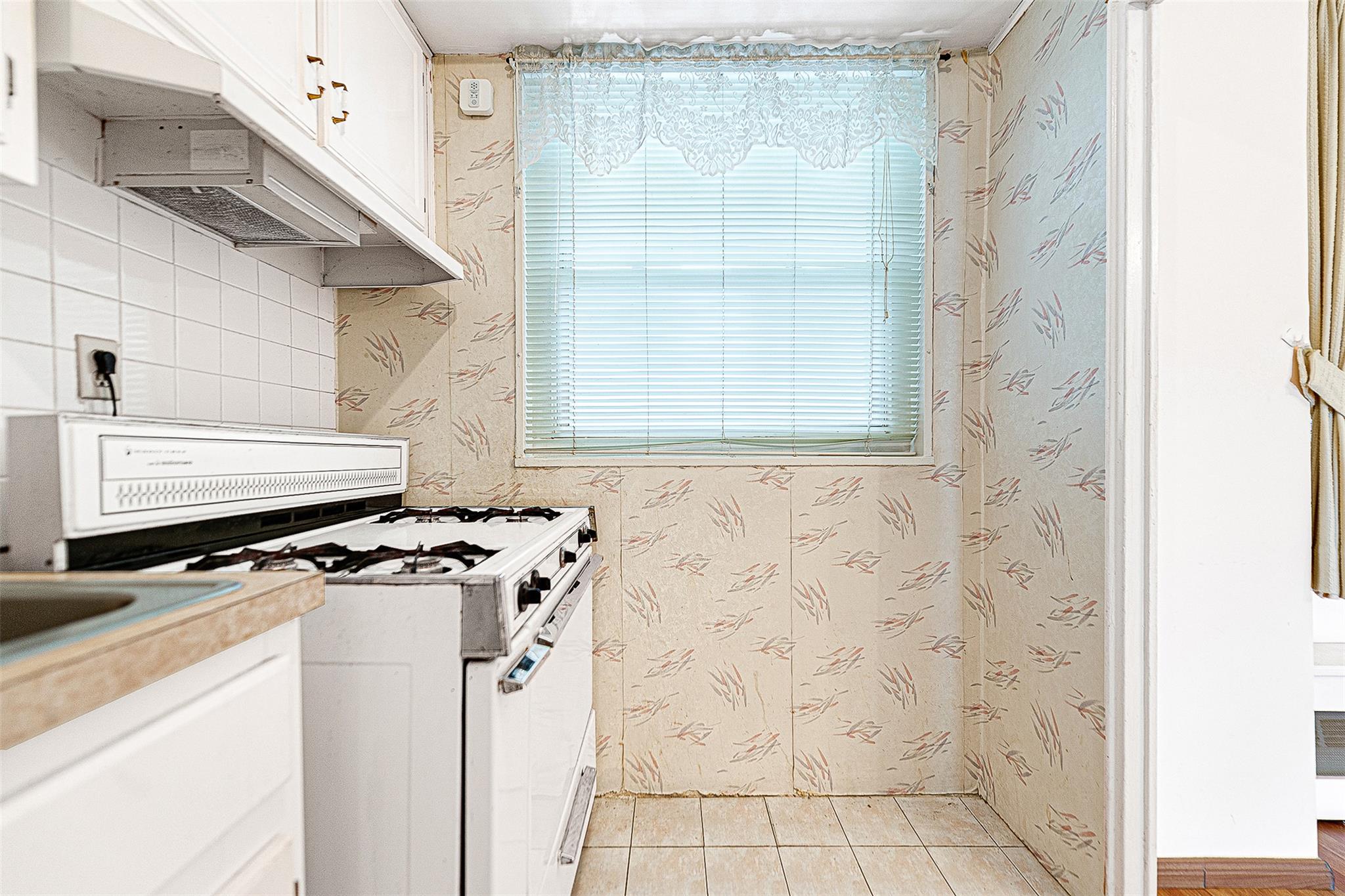 #7 photo, 97-37 63rd Road, Rego Park , NY 11374