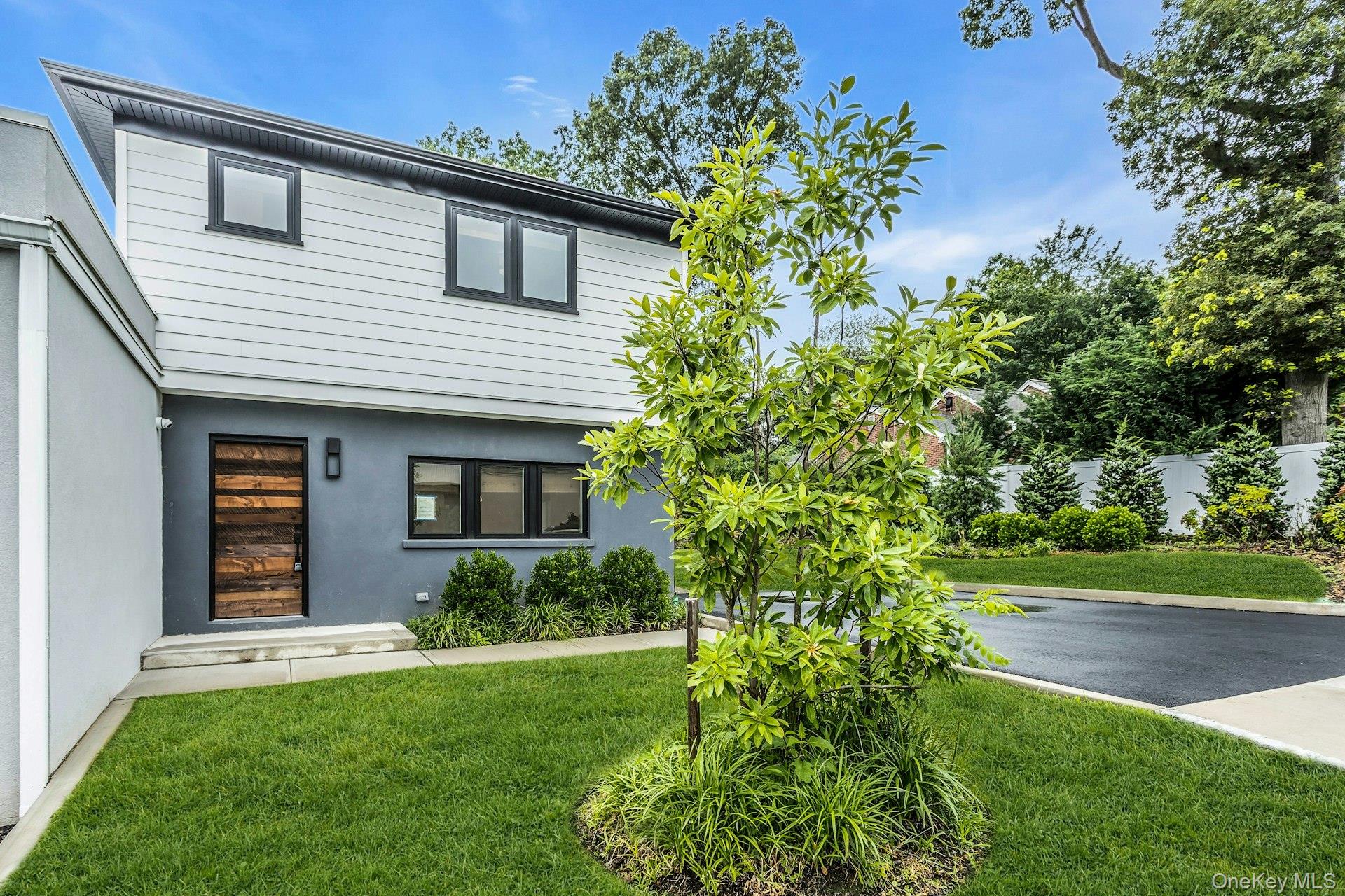 #1 photo, 203 Broadway, Huntington Station , NY 11746