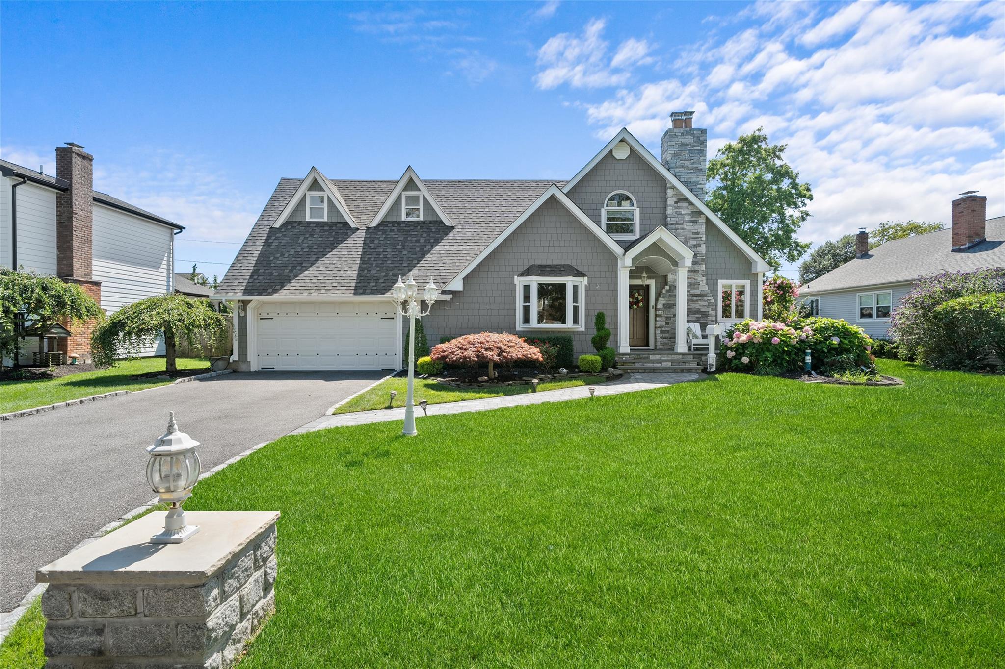 #1 photo, 35 Bayway Avenue, سوفولك Bay Shore , NY 11706