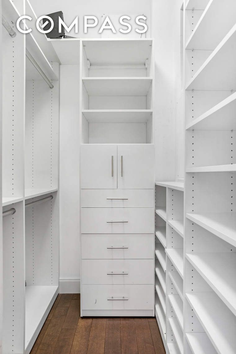 #9 photo, 23 E 10th Street, マンハッタン Greenwich Village , NY 10003