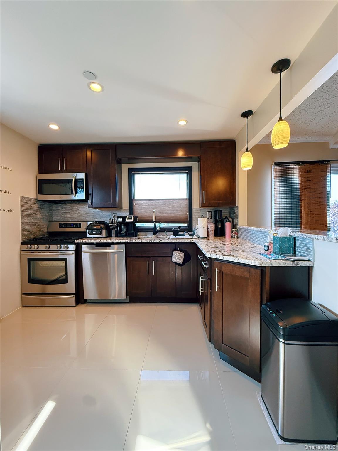 #14 photo, 22 Wilshire Court, ナッソー郡 Freeport , NY 11520