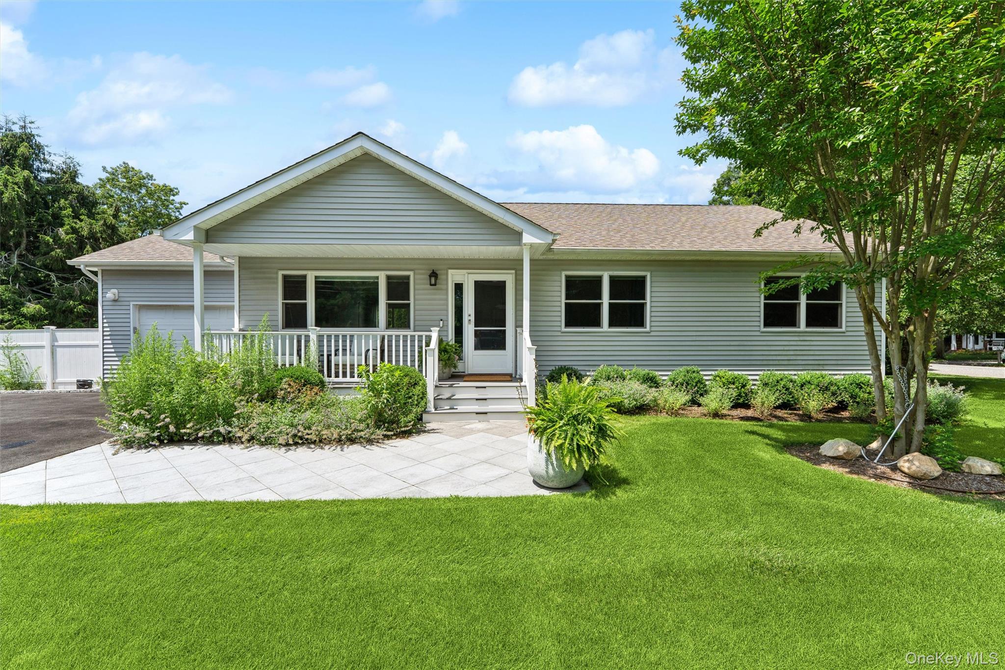 #1 photo, 12 Hampton Bays Drive, サフォーク郡 Hampton Bays , NY 11946