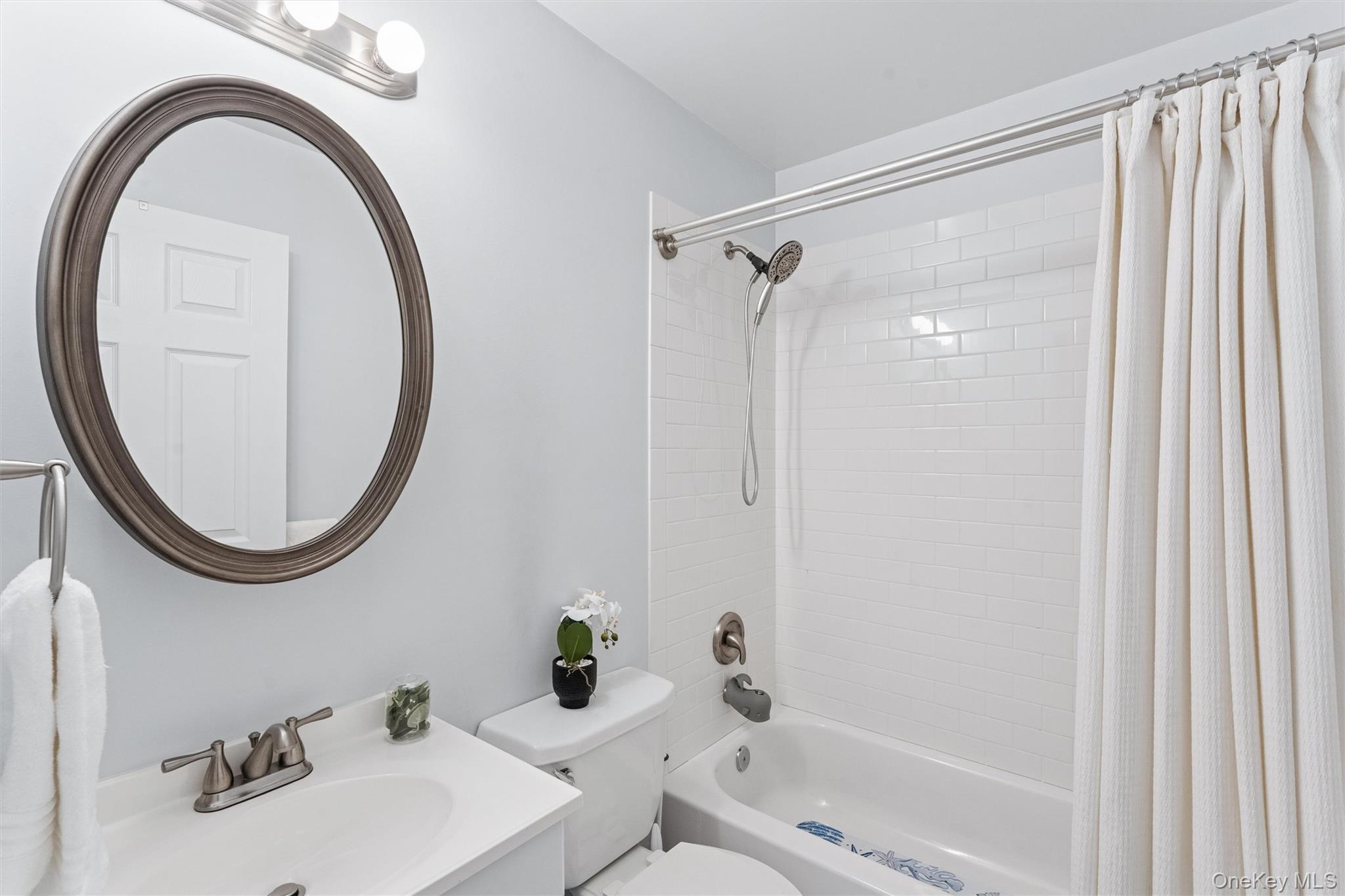 #13 photo, 12 Hampton Bays Drive, サフォーク郡 Hampton Bays , NY 11946