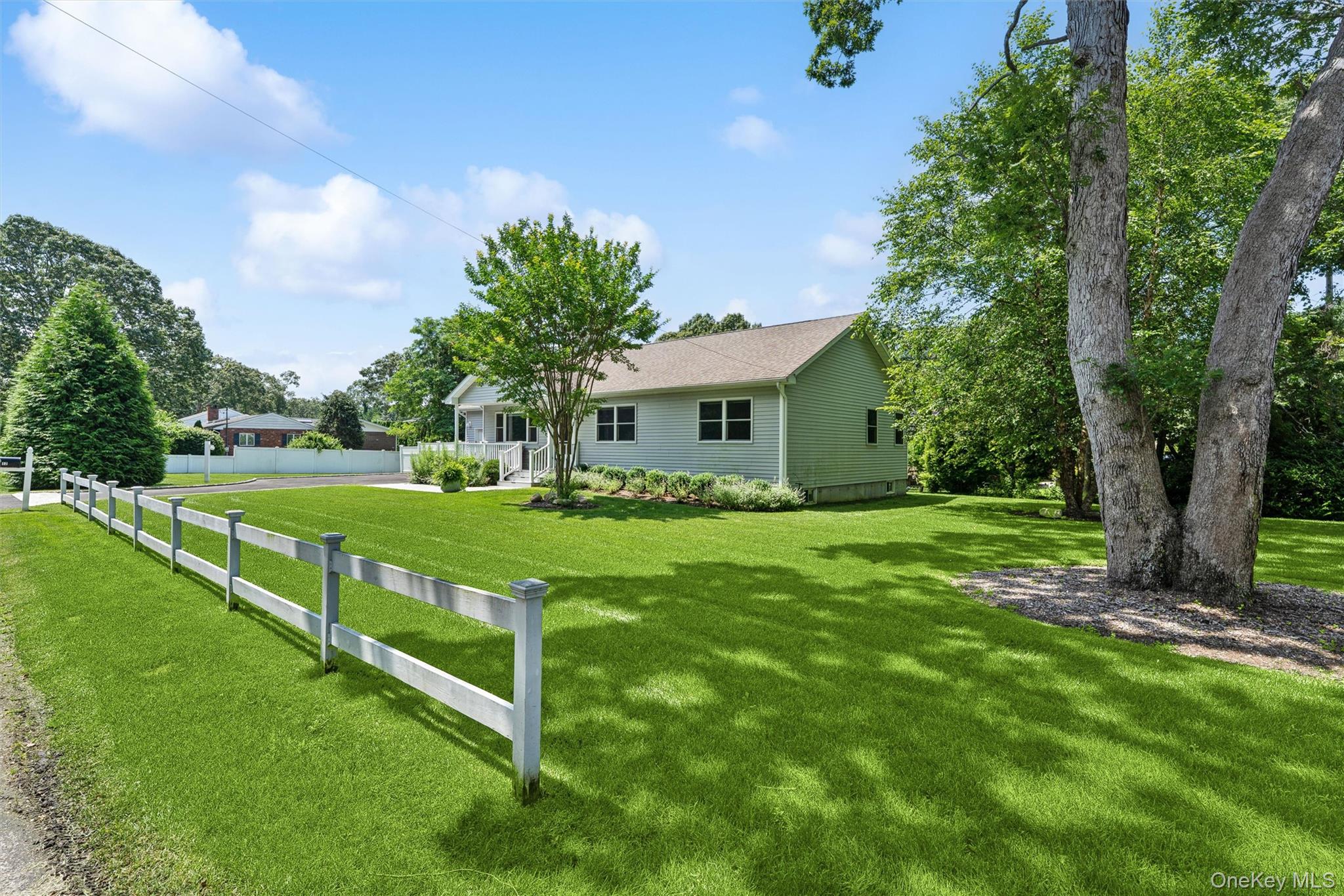 #2 photo, 12 Hampton Bays Drive, サフォーク郡 Hampton Bays , NY 11946