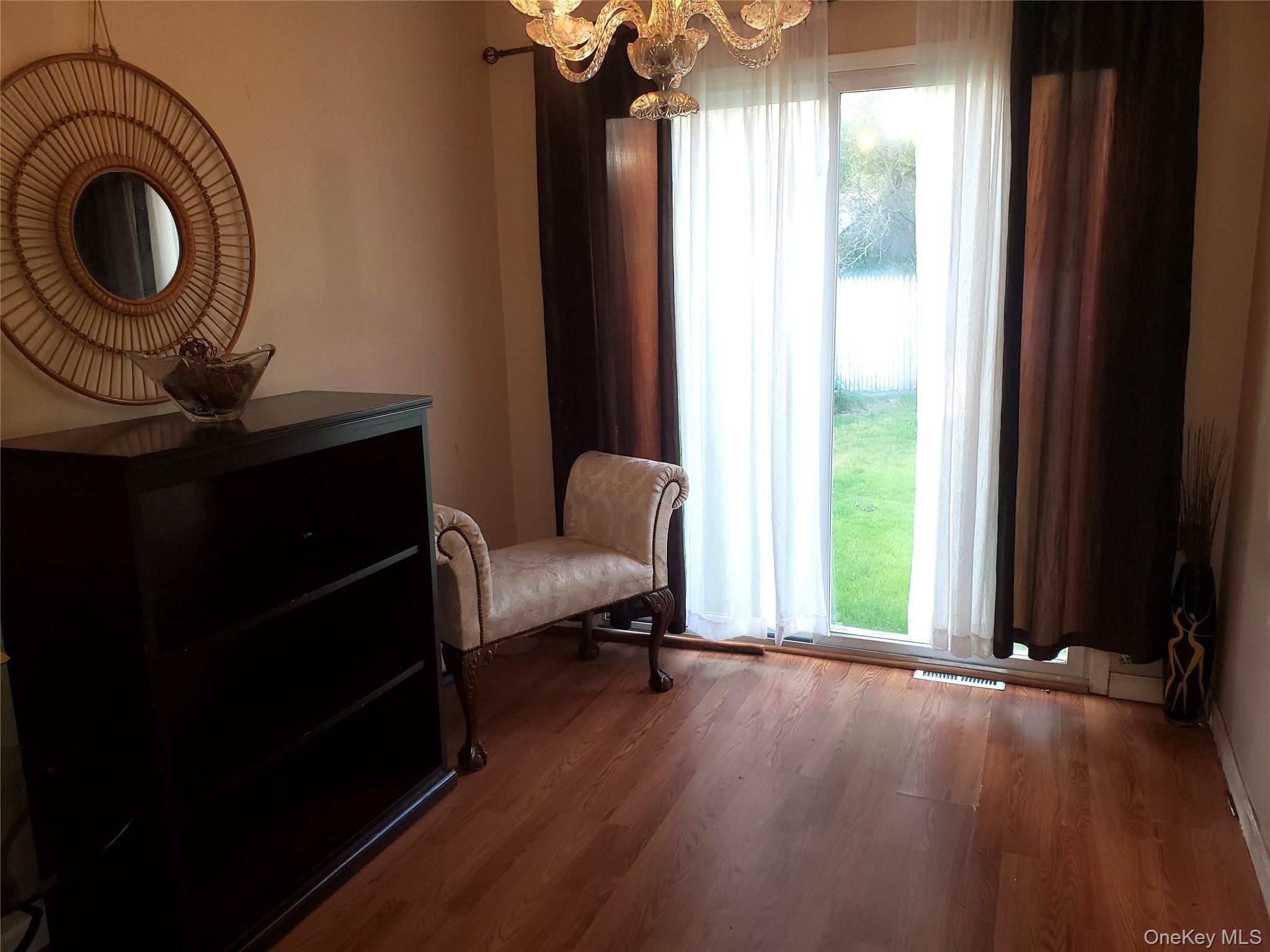 #12 photo, 28 Pine Street, サフォーク郡 Central Islip , NY 11722