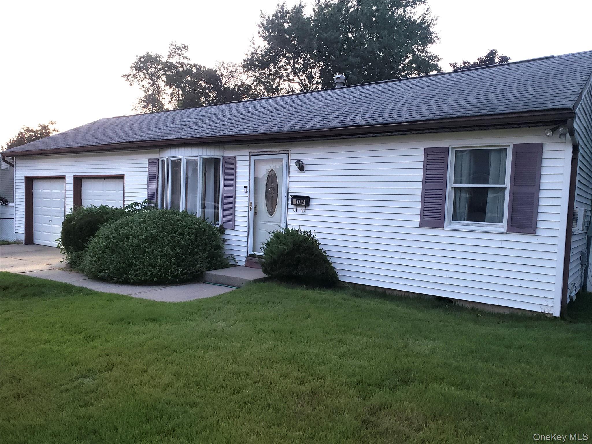 #2 photo, 28 Pine Street, サフォーク郡 Central Islip , NY 11722