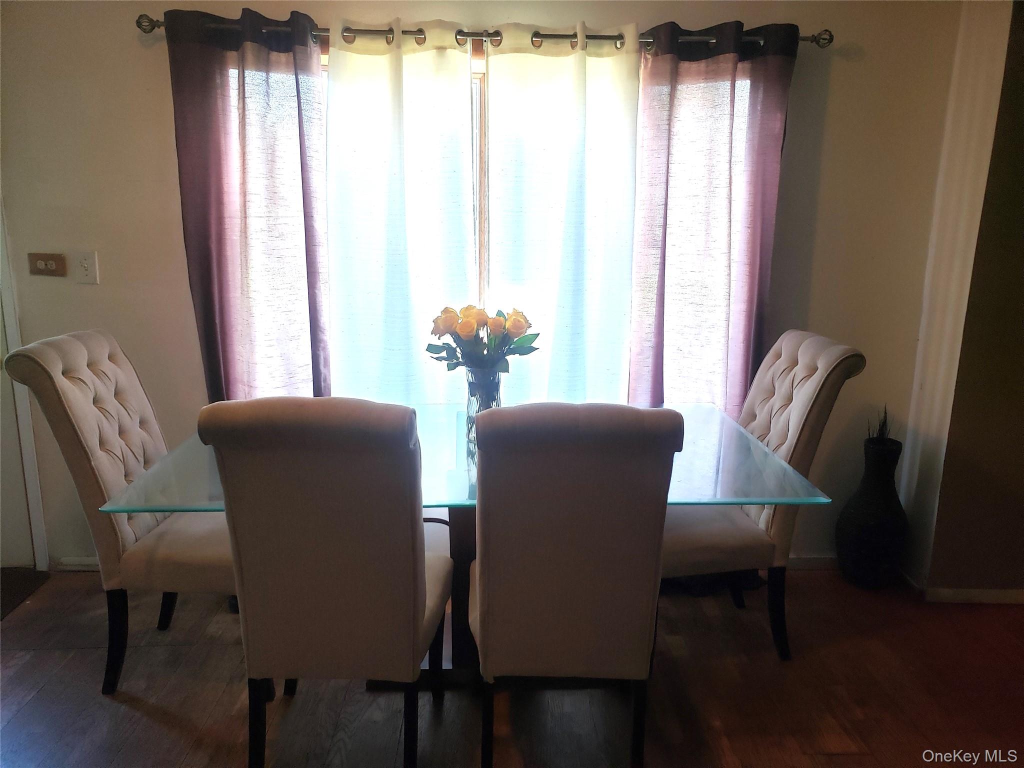 #4 photo, 28 Pine Street, サフォーク郡 Central Islip , NY 11722