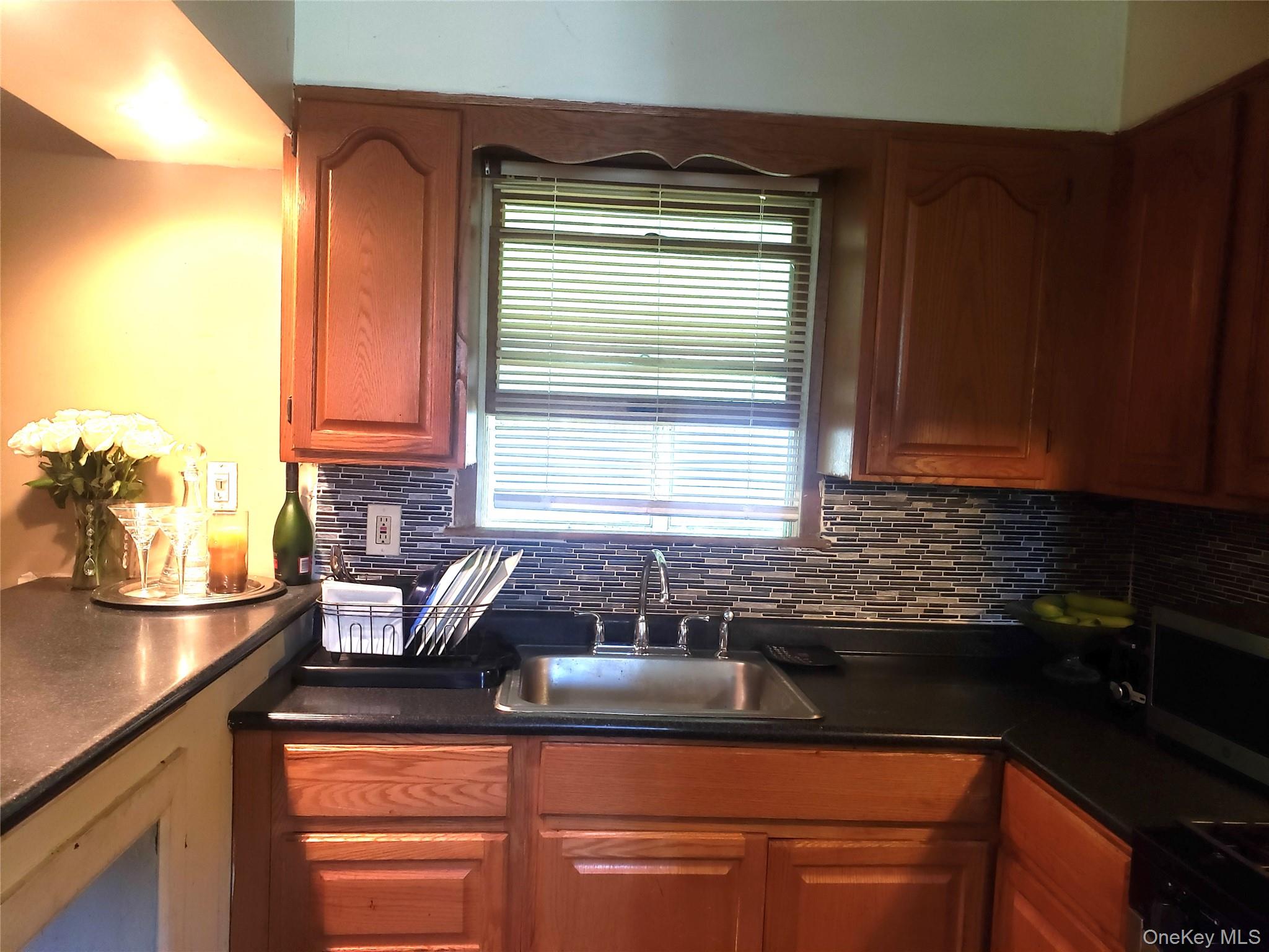 #6 photo, 28 Pine Street, サフォーク郡 Central Islip , NY 11722