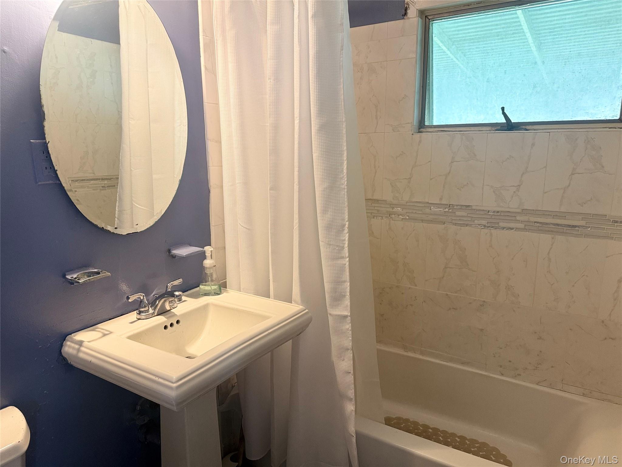 #9 photo, 28 Pine Street, サフォーク郡 Central Islip , NY 11722