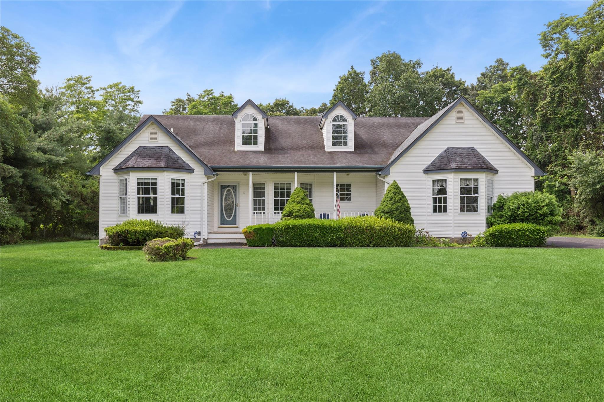 #1 photo, 4 Pine Cone Court, 東長島 Moriches , NY 11955
