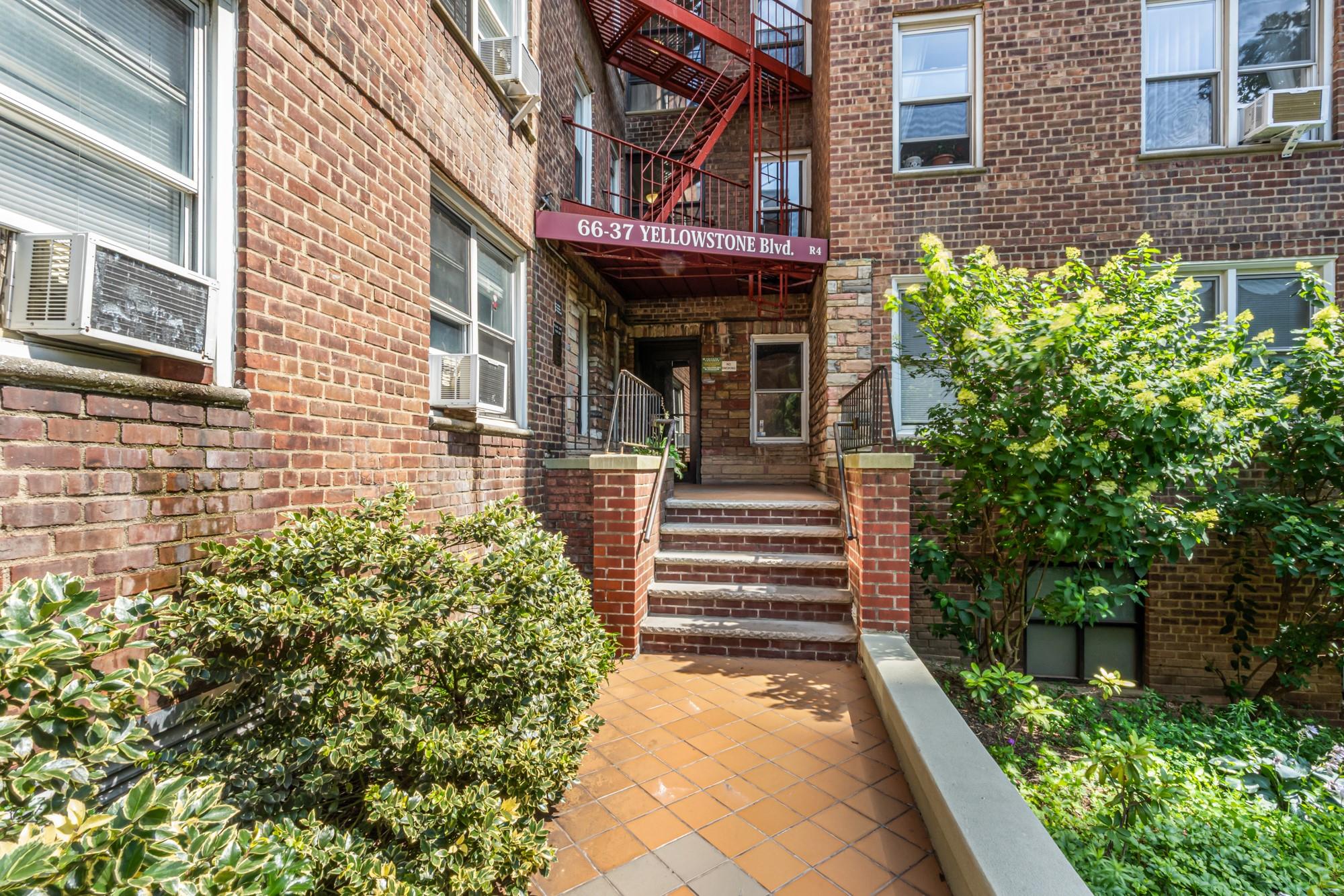 #1 photo, 66-37 Yellowstone Boulevard, 皇后區 森林小丘 Forest Hills , NY 11375