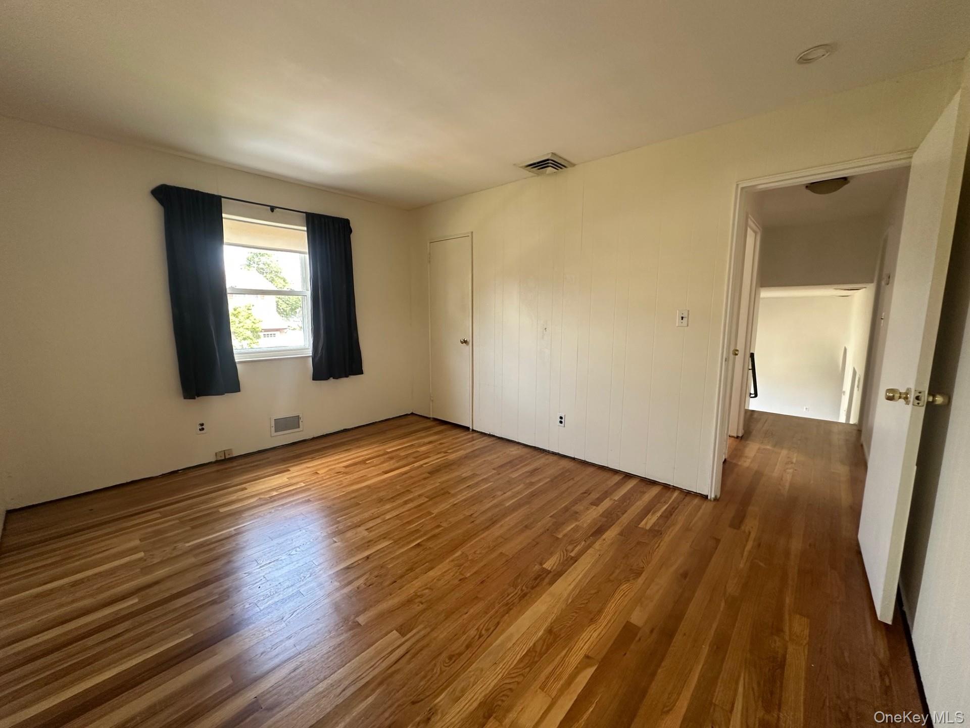 #11 photo, 103 Wayne Street, Jericho , NY 11753