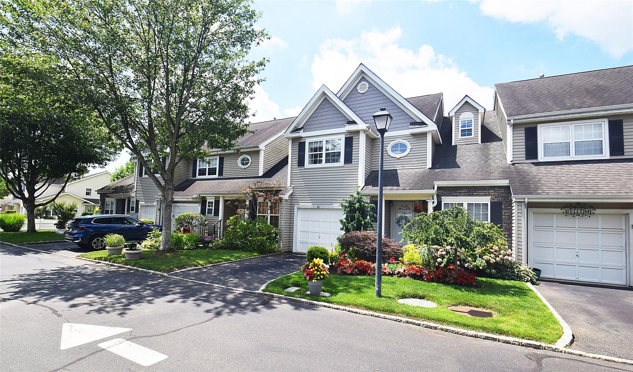 #1 photo, 16 Scarborough Drive, سوفولك Smithtown , NY 11787