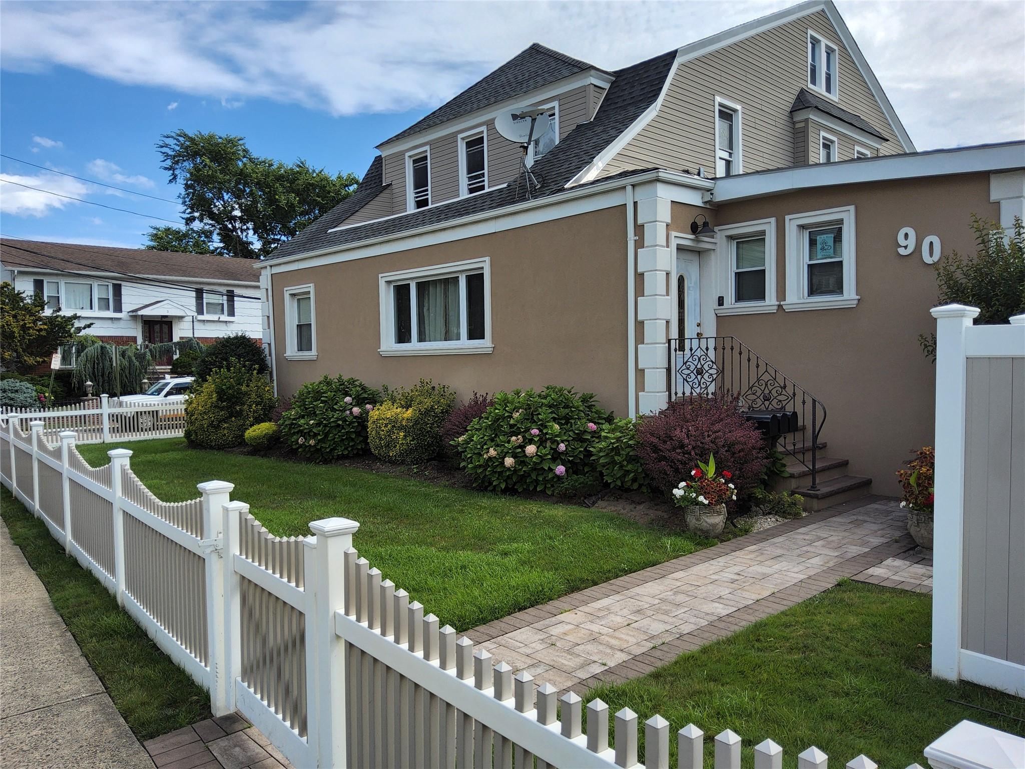 #1 photo, 90 Hempstead Avenue, Lynbrook , NY 11563