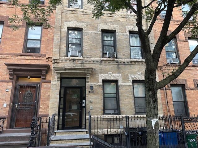 #1 photo, 300 Linden Street, 布鲁克林 Brooklyn , NY 11237