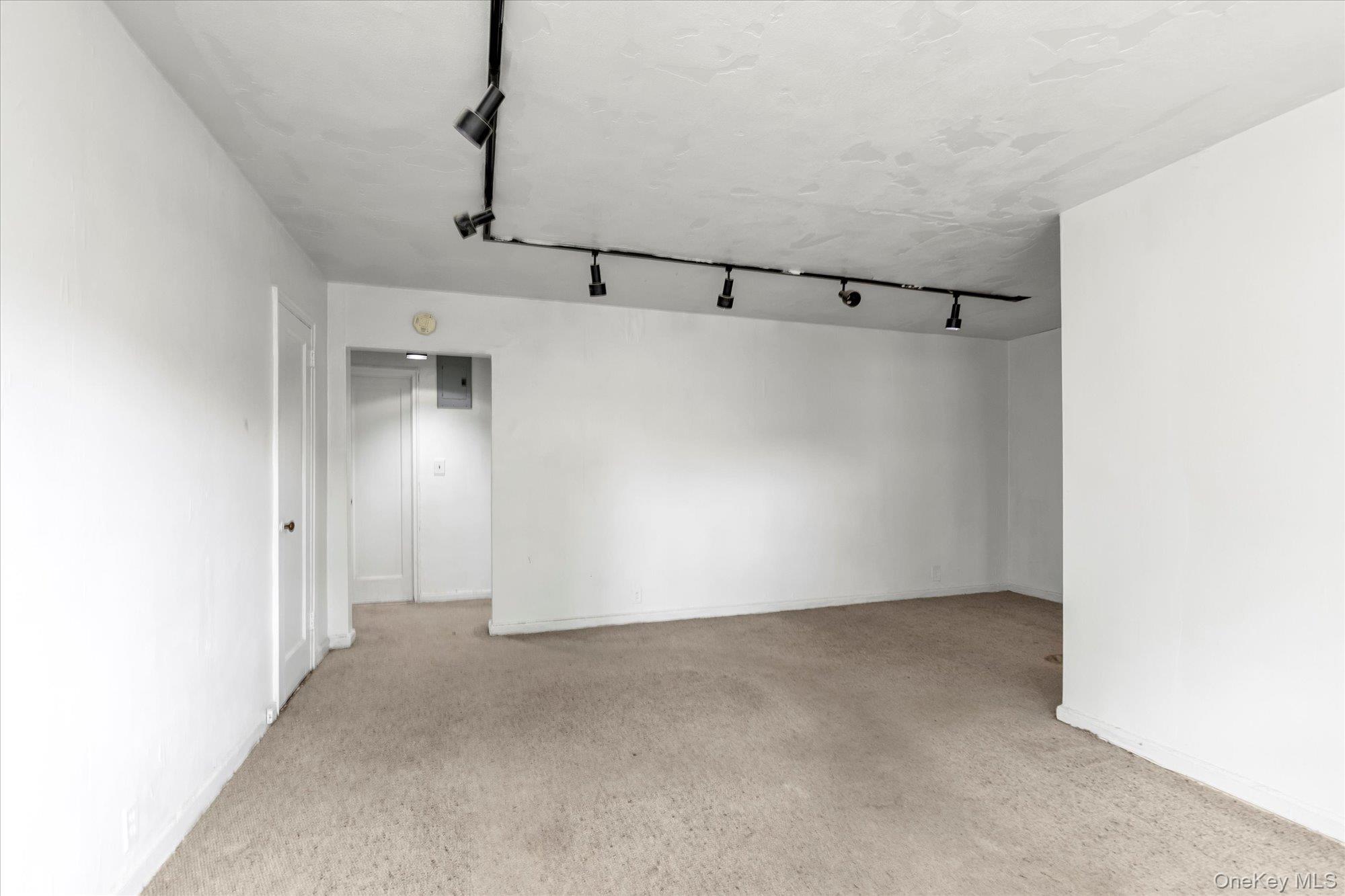 #4 photo, 196-32 69th Ave, Fresh Meadows , NY 11365