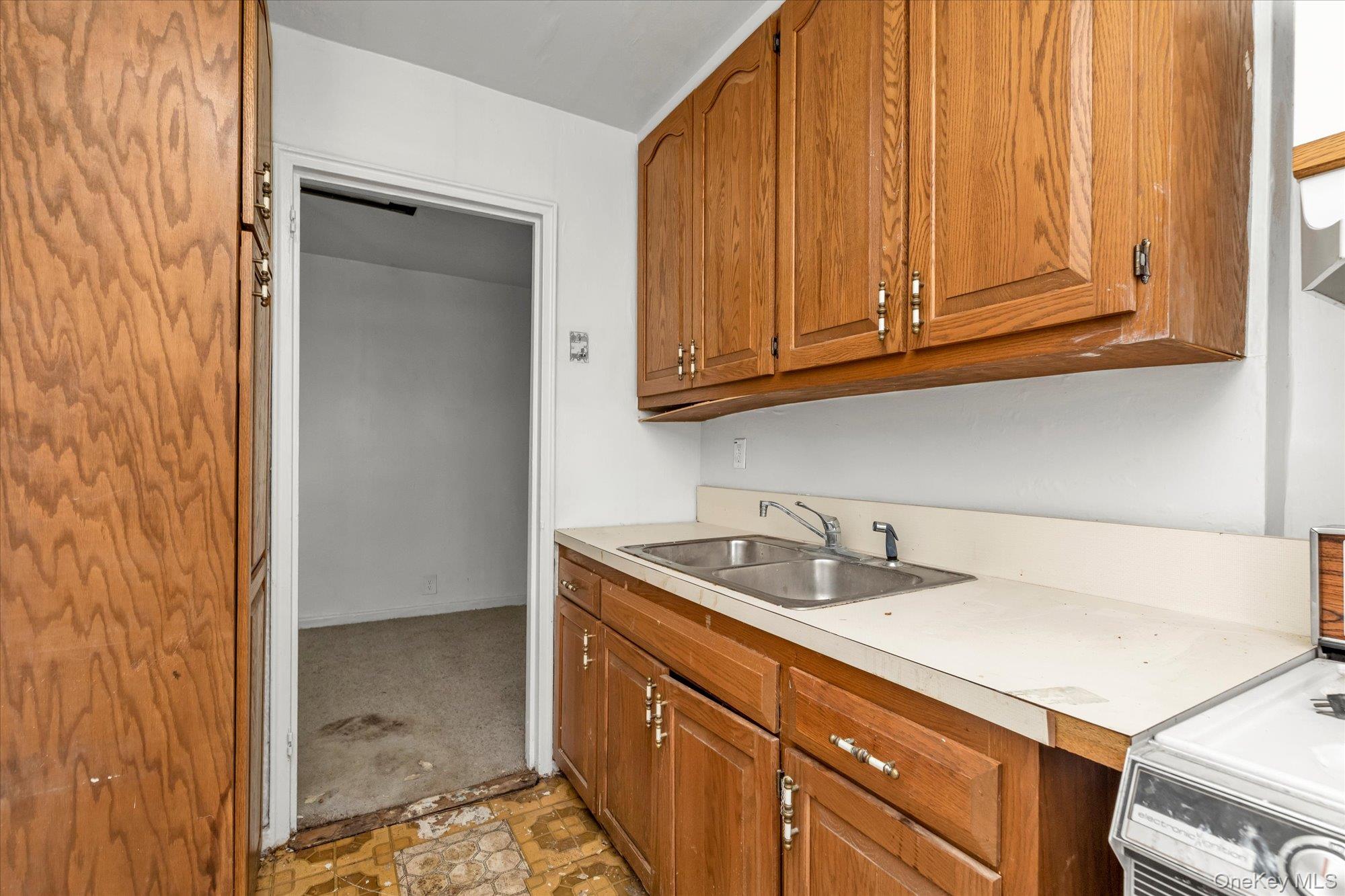 #7 photo, 196-32 69th Ave, Fresh Meadows , NY 11365