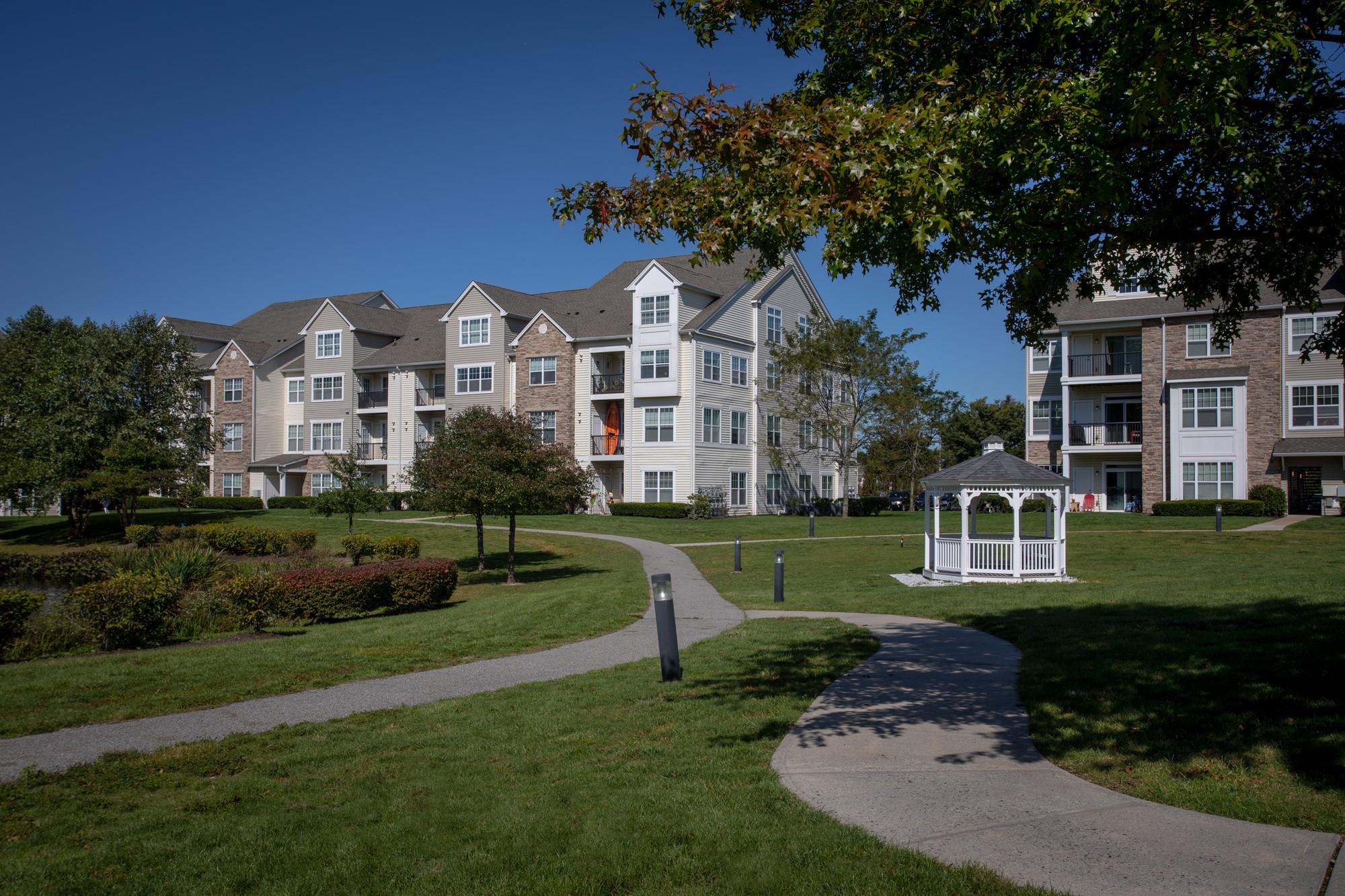 #3 photo, 836 Charles Pond Drive, サフォーク郡 Coram , NY 11727