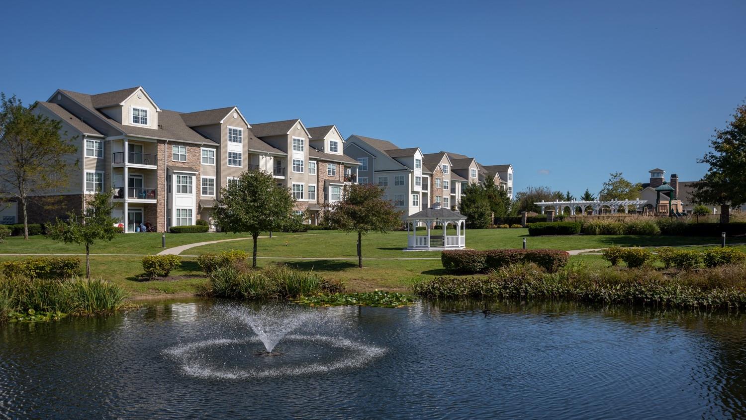 #4 photo, 836 Charles Pond Drive, サフォーク郡 Coram , NY 11727