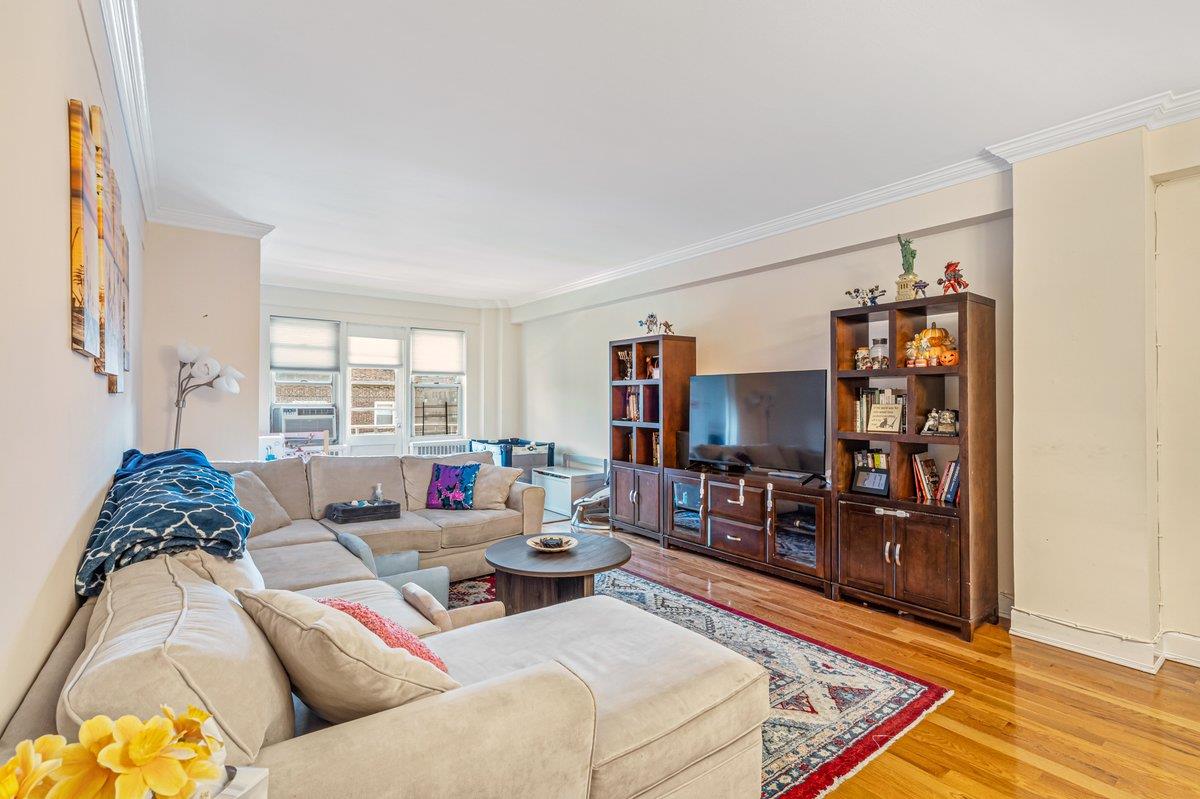 #4 photo, 69-10 108th Street, Forest Hills , NY 11375