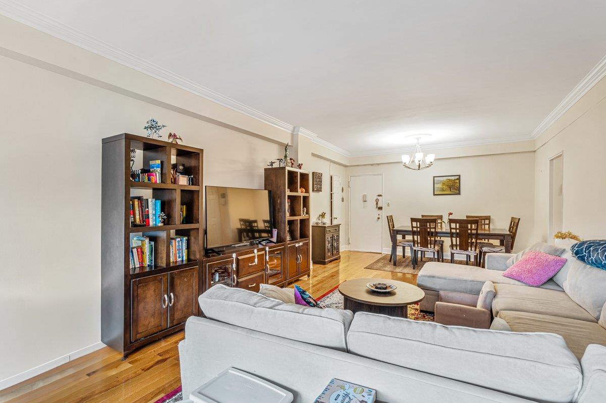 #5 photo, 69-10 108th Street, Forest Hills , NY 11375