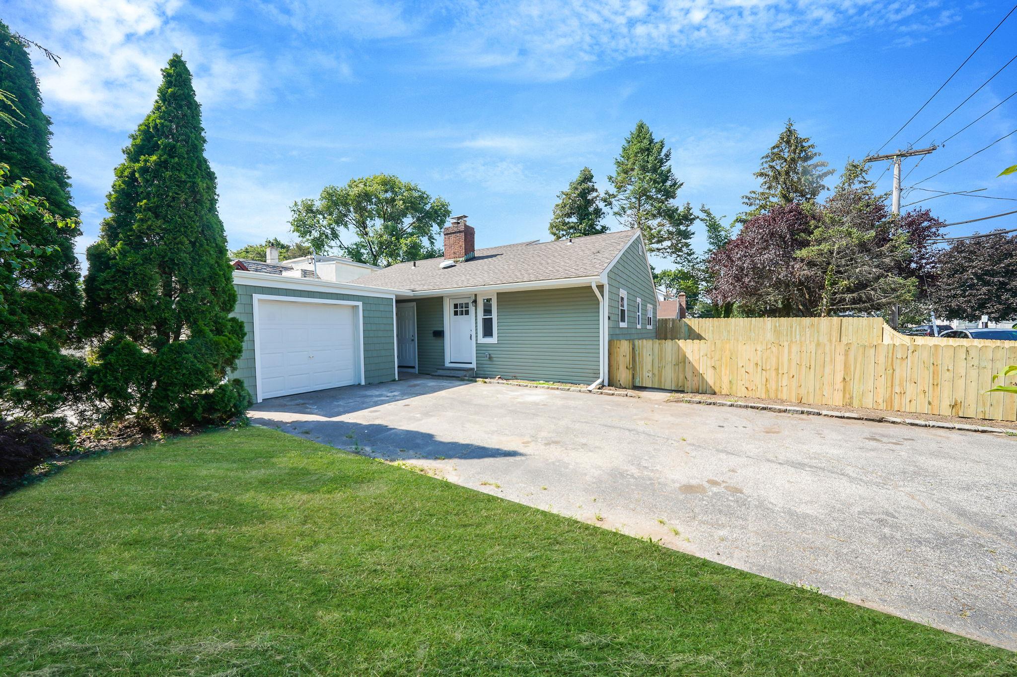 #1 photo, 2164 Grove Street, ناسو Baldwin , NY 11510