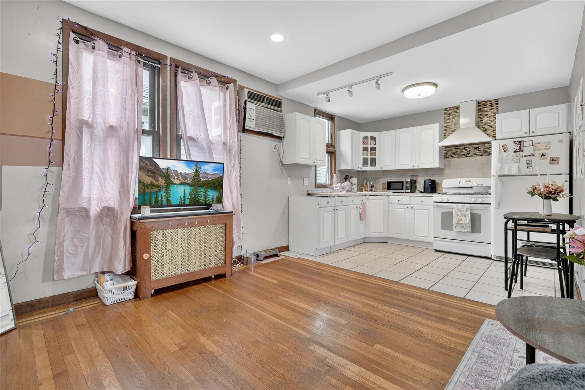 #14 photo, 1617 Ohm Avenue, Bronx , NY 10465