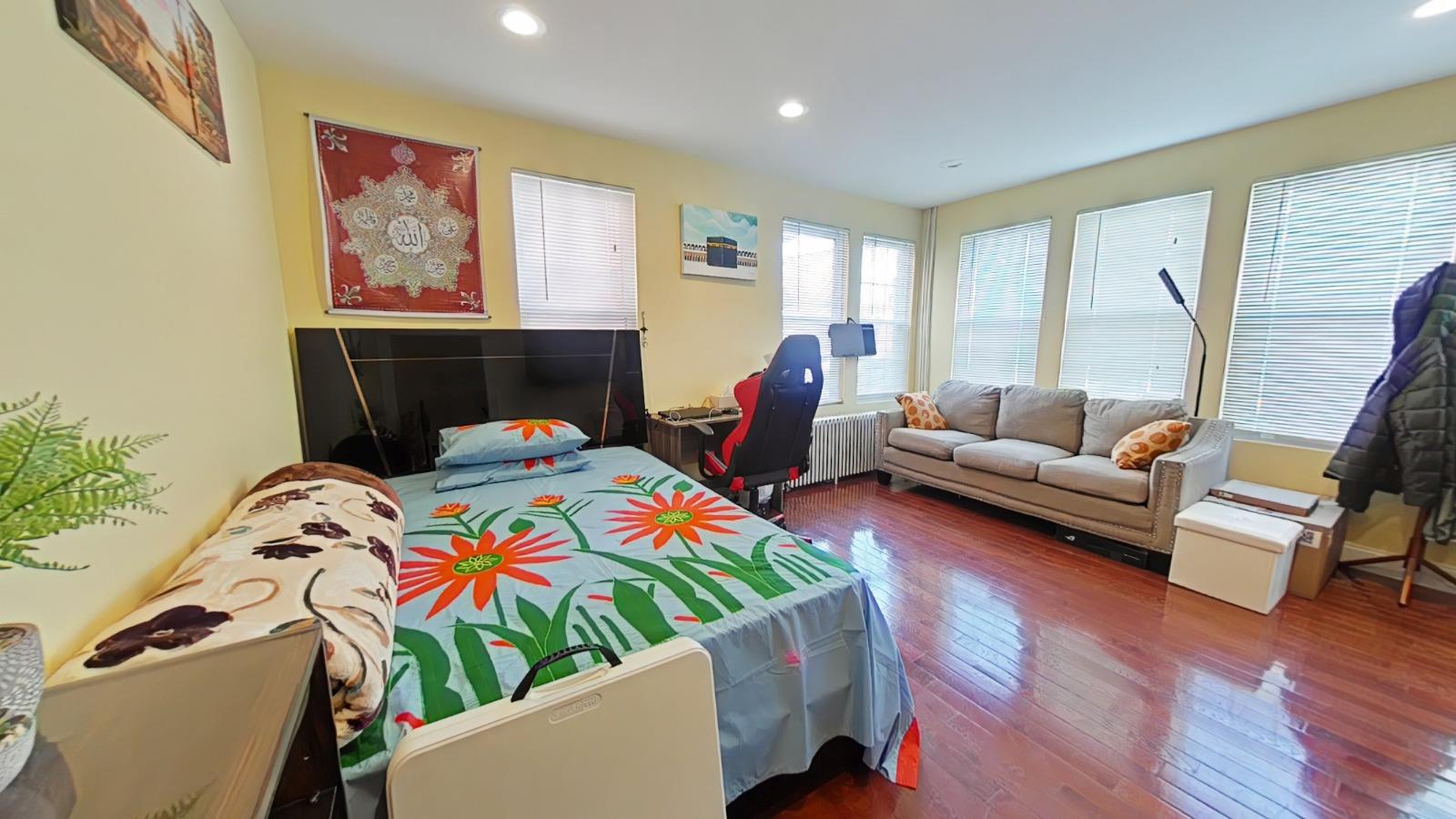 #5 photo, 2868 Roebling Avenue, Bronx , NY 10461