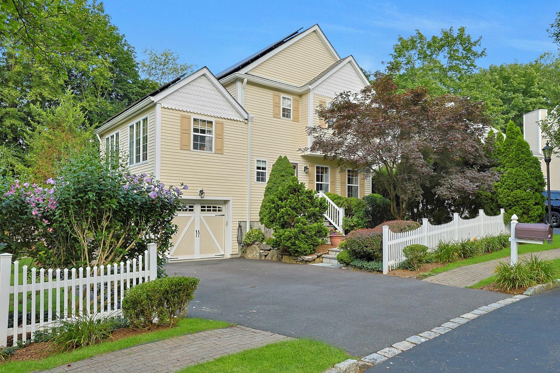 #1 photo, 144 Hungerford Road, Briarcliff Manor , NY 10510