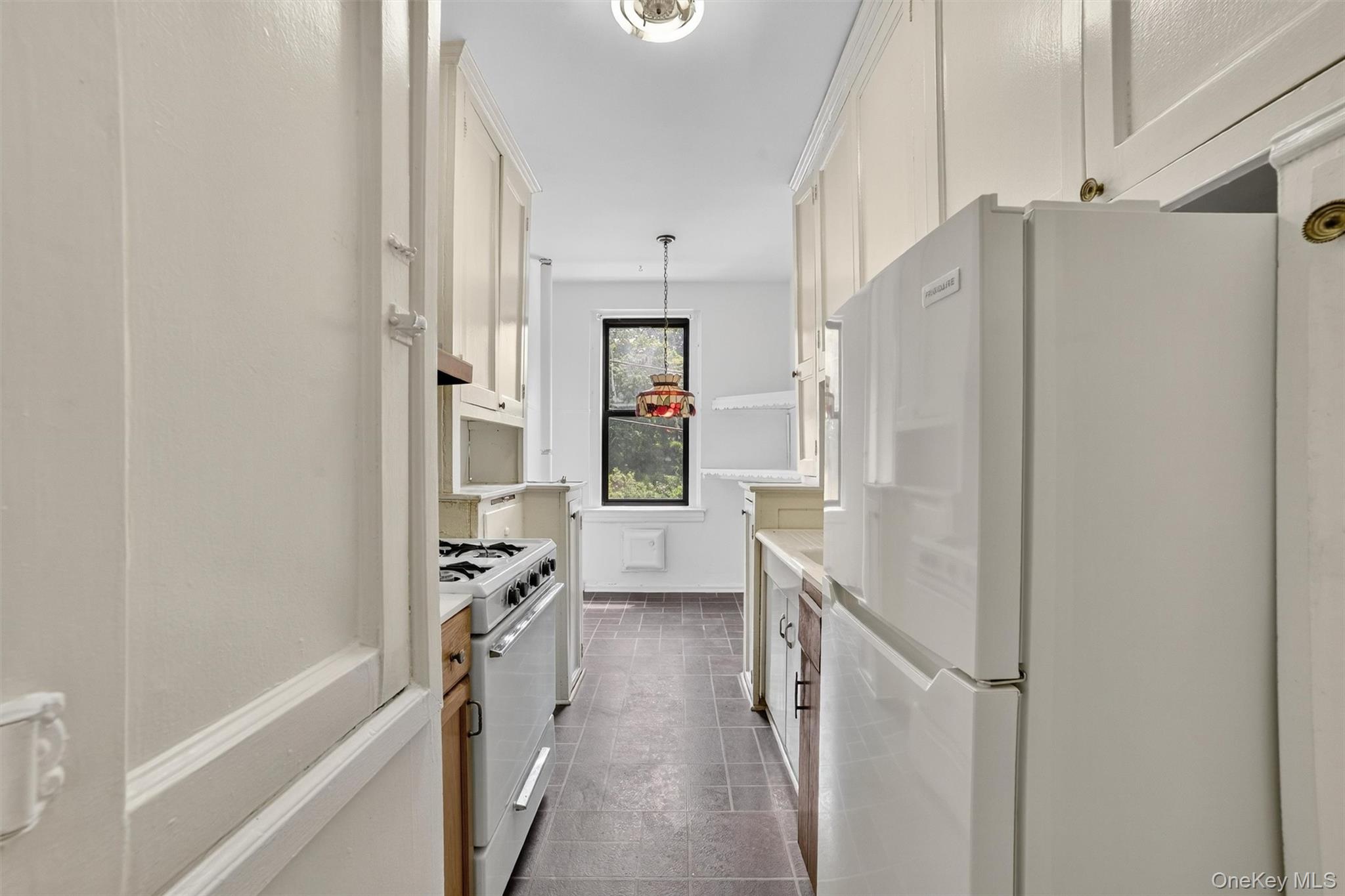 #13 photo, 11 Columbia Avenue, Hartsdale , NY 10530