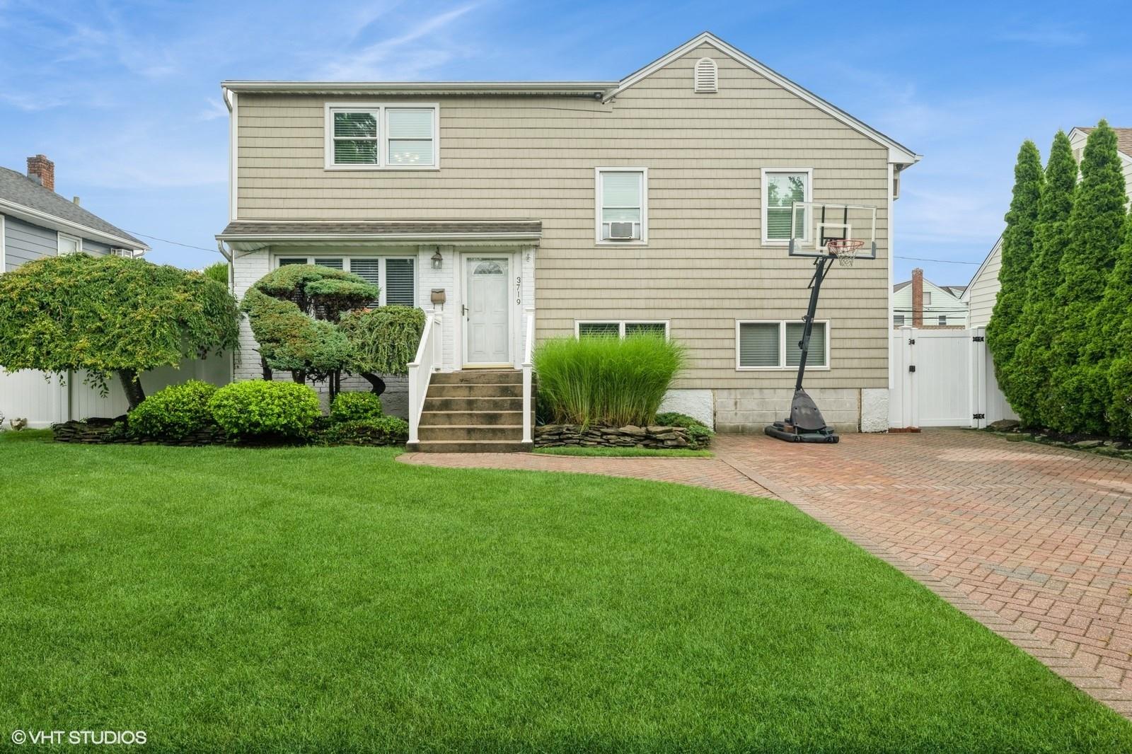 #1 photo, 3719 Sarah Drive, 長島 Wantagh , NY 11793