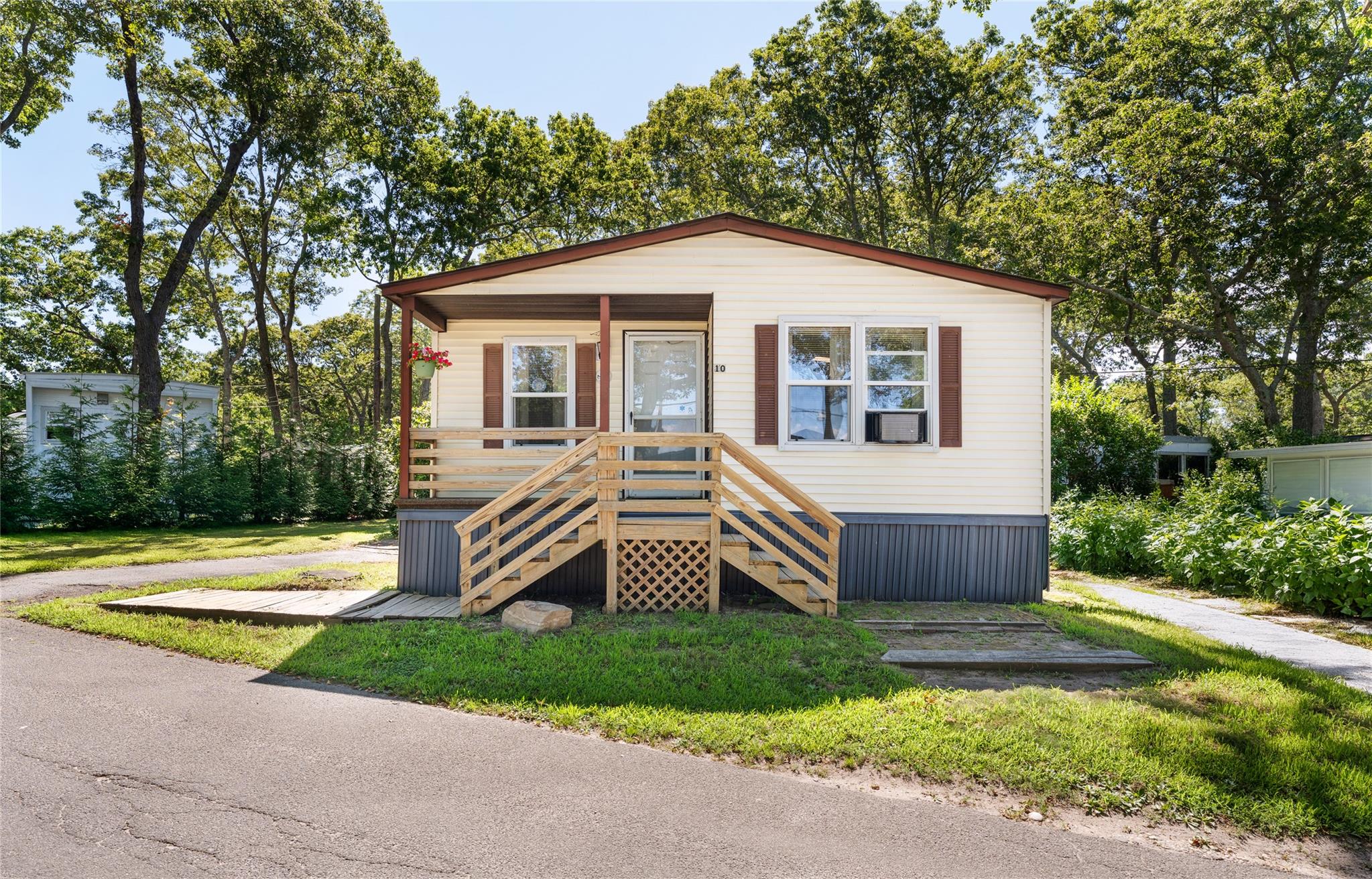 #2 photo, 229 W Montauk Highway, サフォーク郡 Hampton Bays , NY 11946