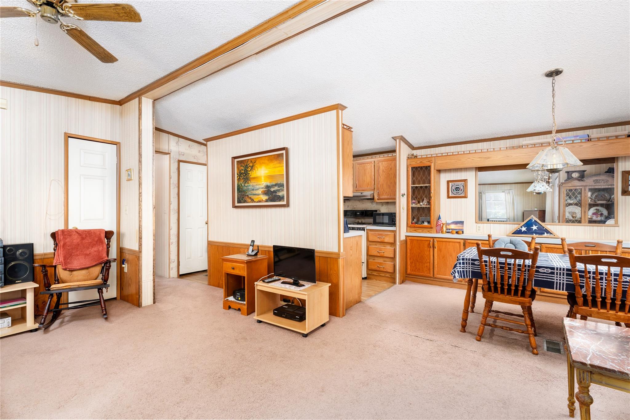 #5 photo, 229 W Montauk Highway, サフォーク郡 Hampton Bays , NY 11946